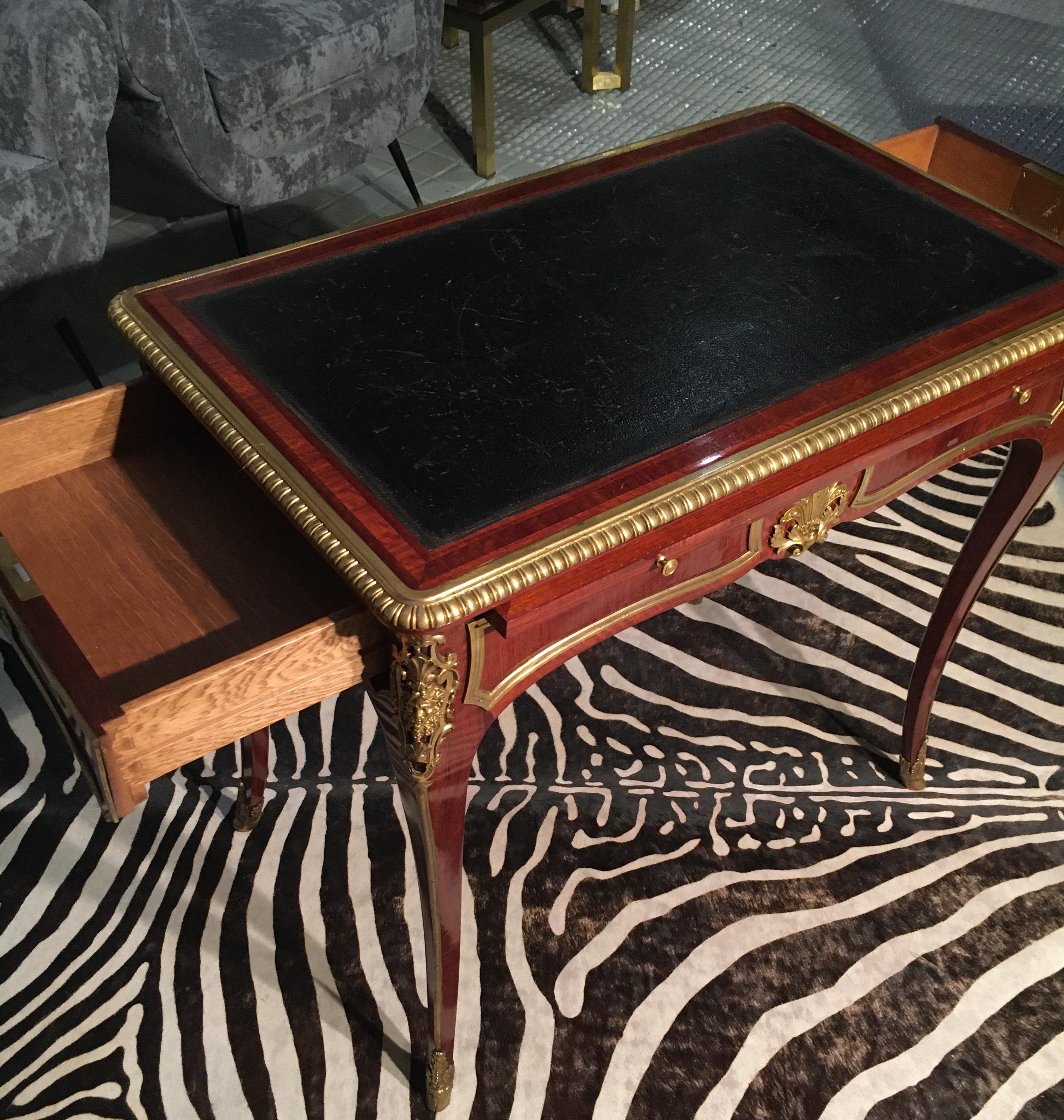 French Regency style desk. Signed by the French cabinetmarker G. Durand 19th century.

Desktop support in the front with two side drawers and original key.