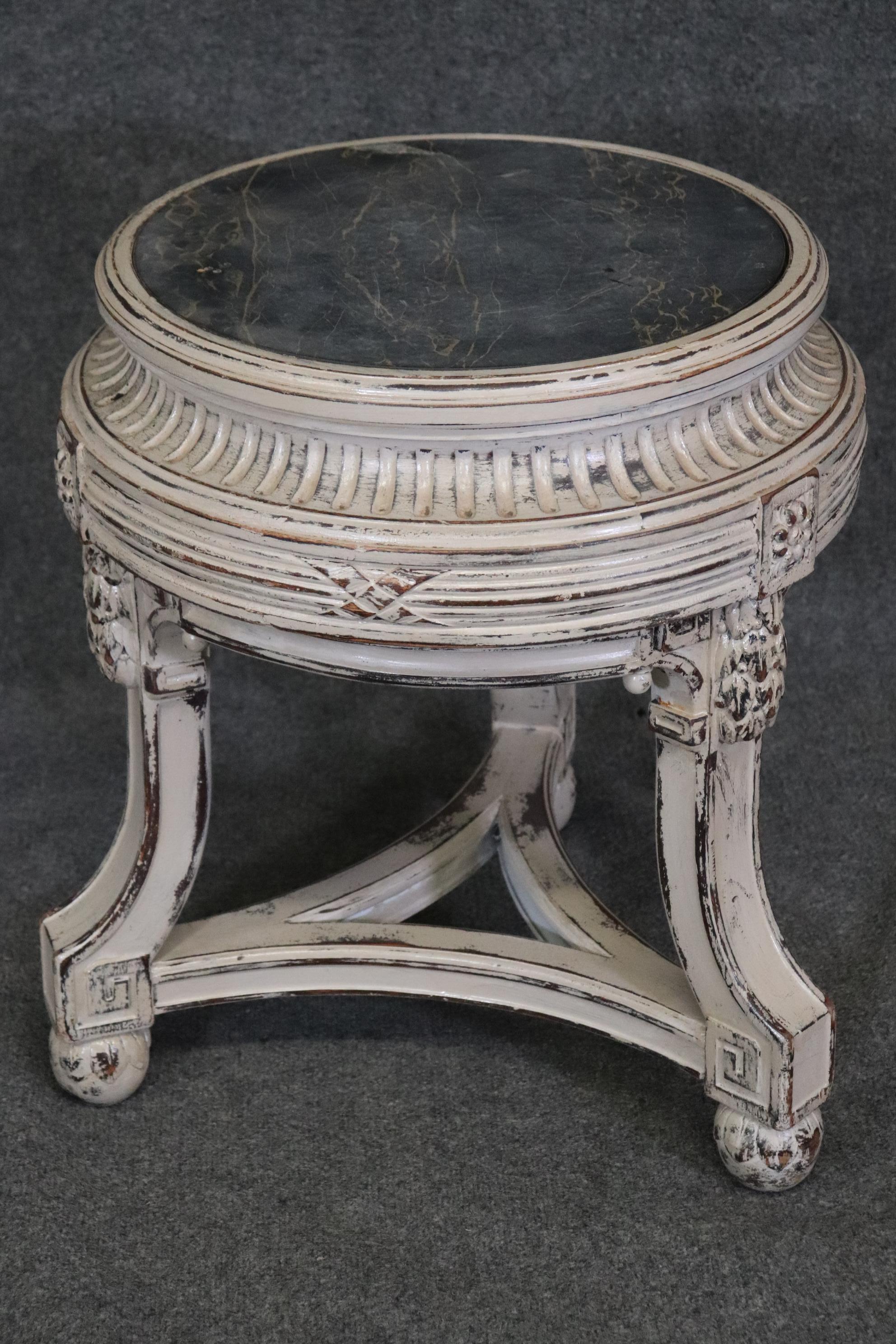 French Regency Style Distressed Finished Marble Top Round End Table Pedestal For Sale 1