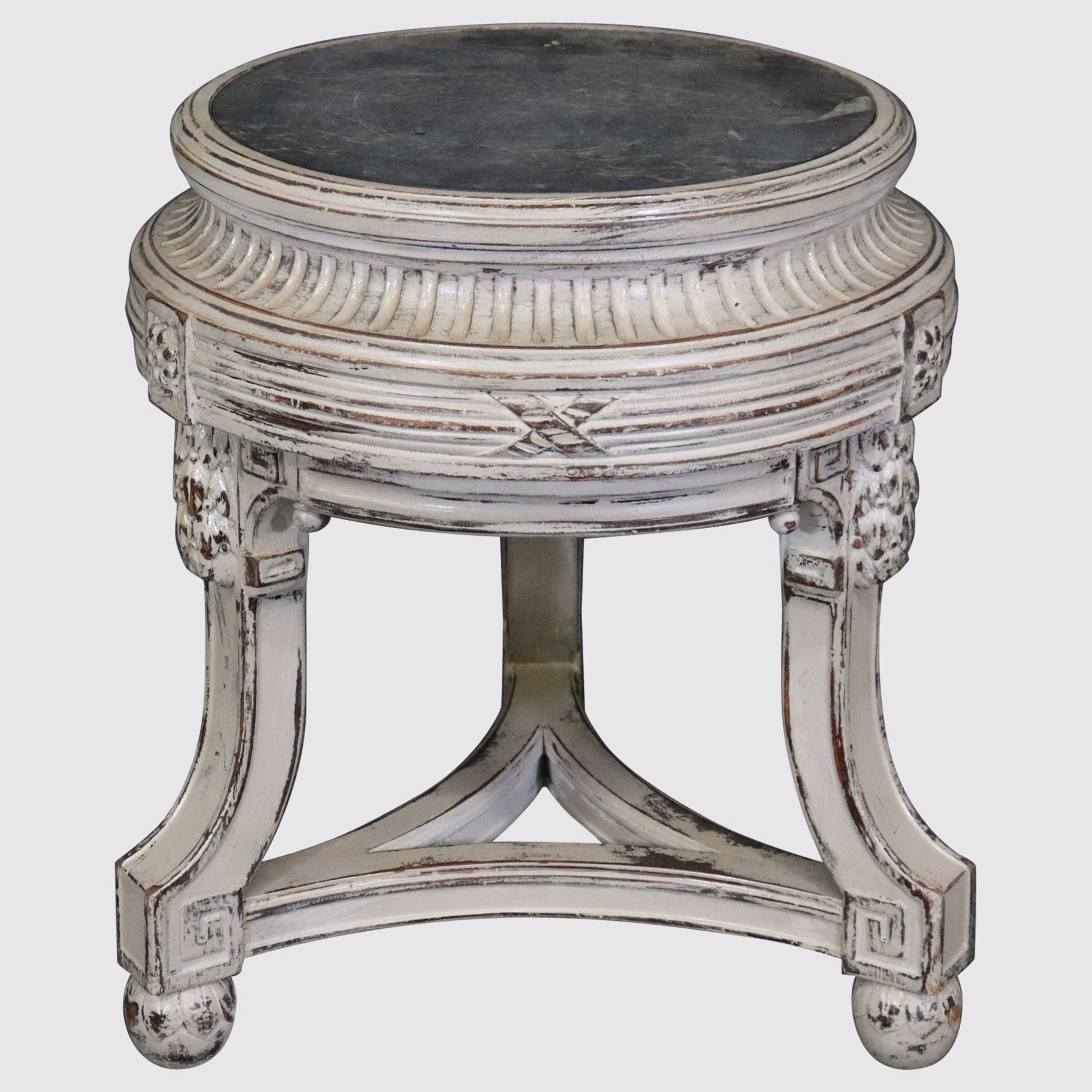 French Regency Style Distressed Finished Marble Top Round End Table Pedestal en venta