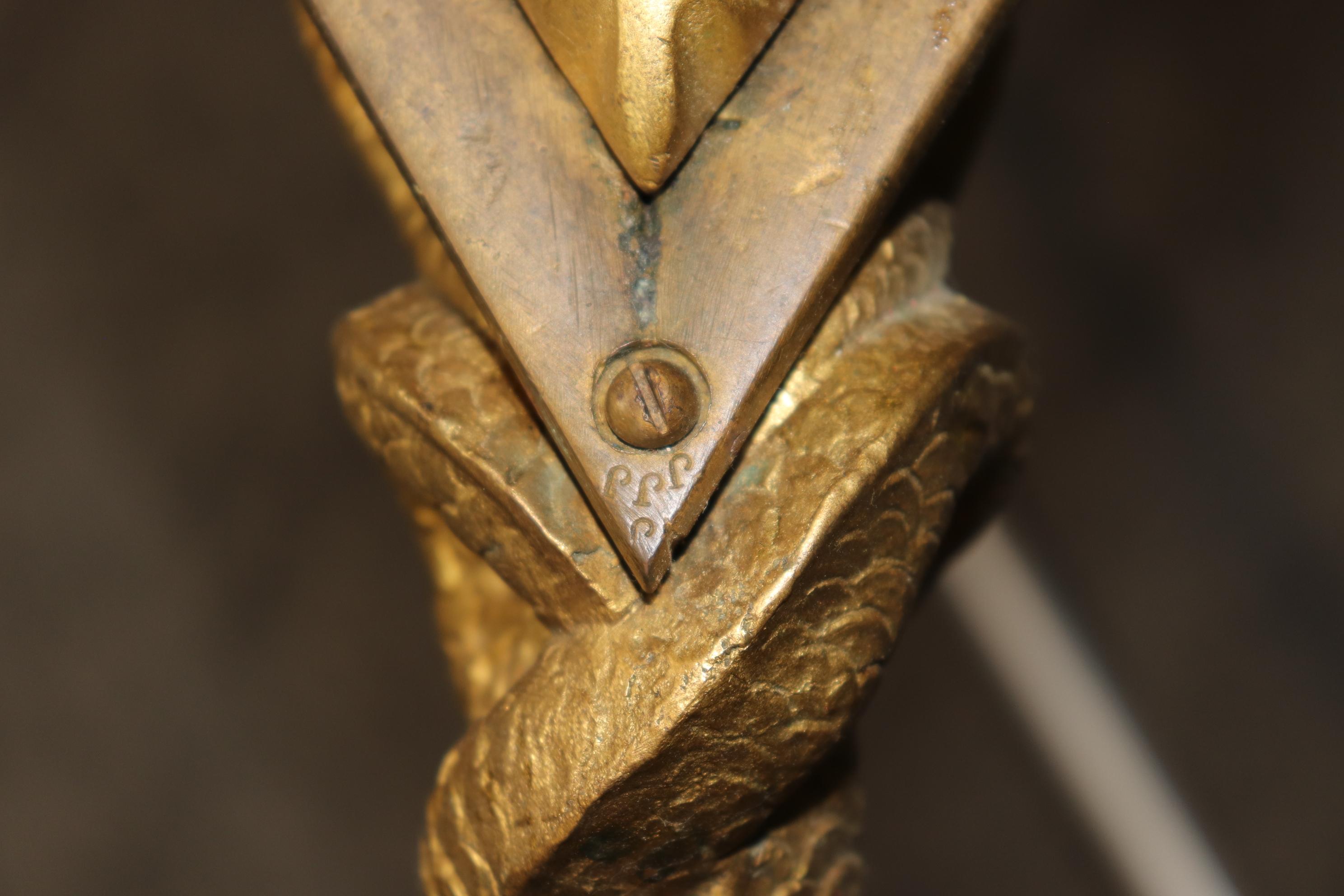Lampadario a 6 luci in bronzo dorato in stile Reggenza francese con delfini mitici in vendita 4