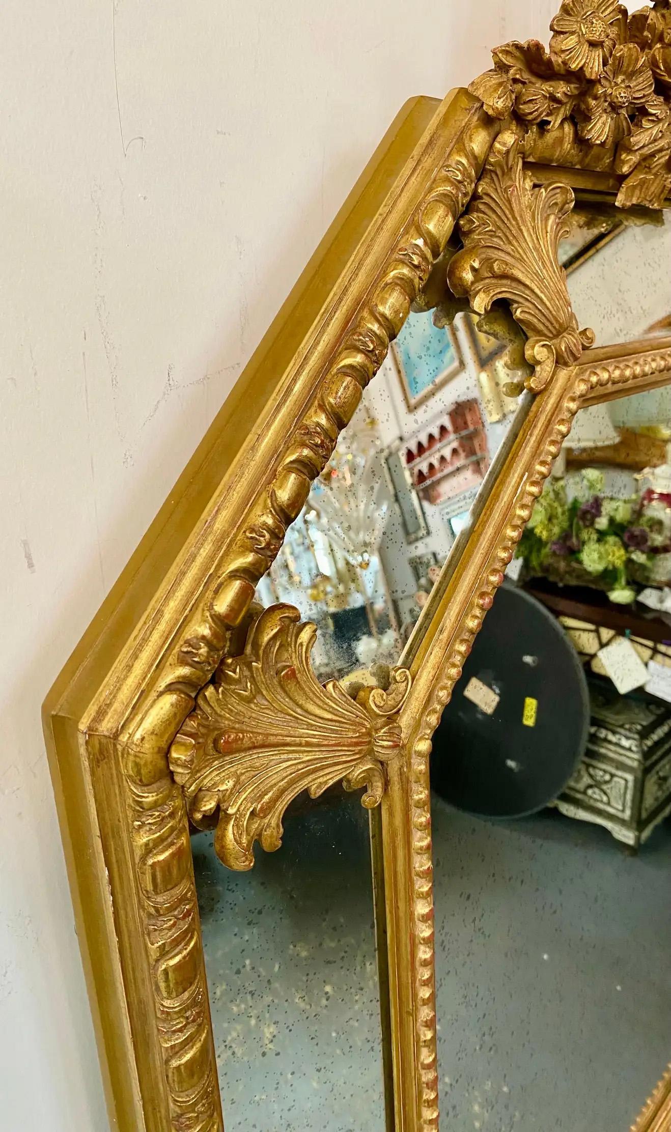 Achteckiger Wand-, Konsolen- oder Kaminsims-Spiegel im französischen Regency-Stil aus Giltwood (Handgeschnitzt) im Angebot