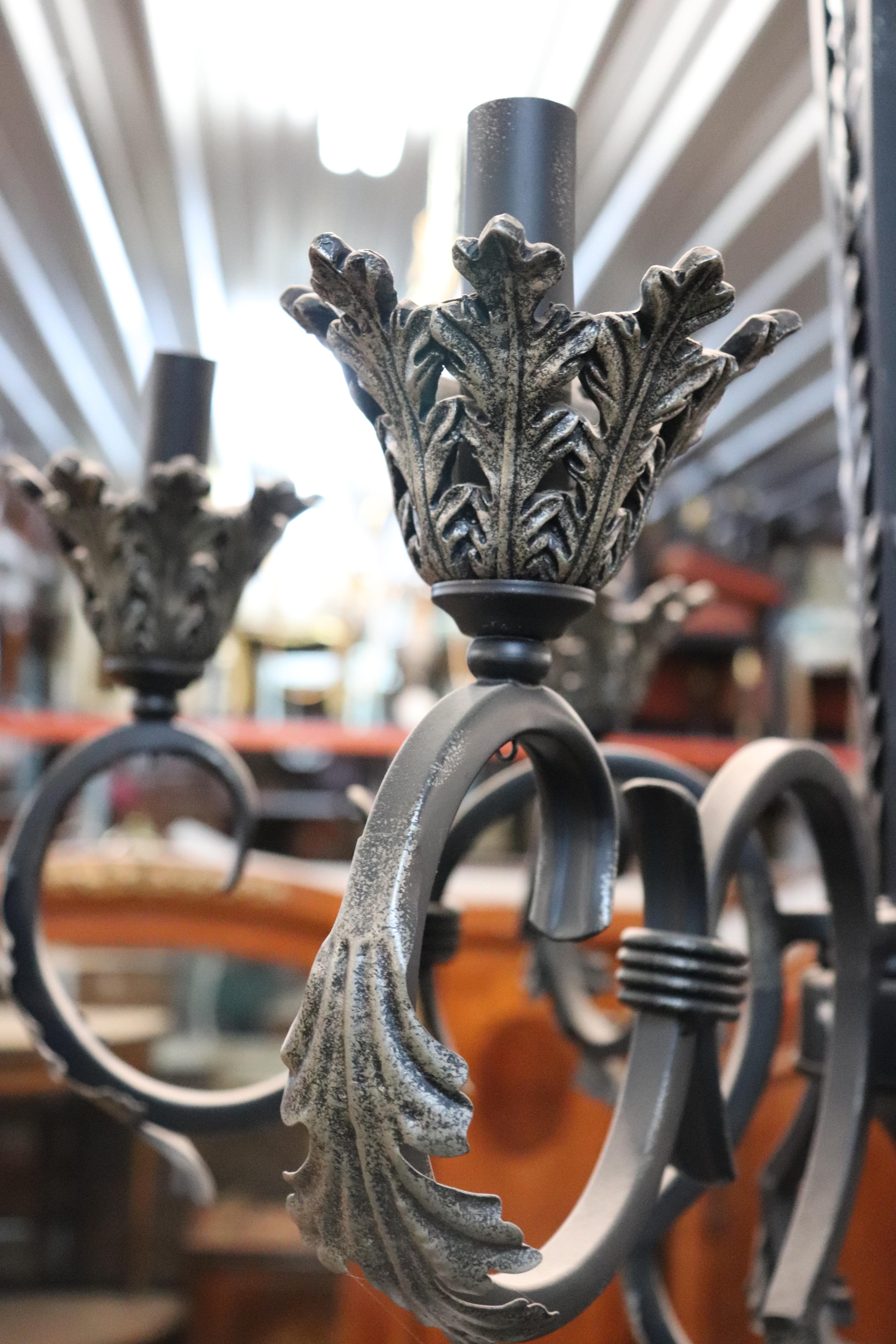 Lampadario in ferro battuto in stile Reggenza francese, circa anni '60 in vendita 4
