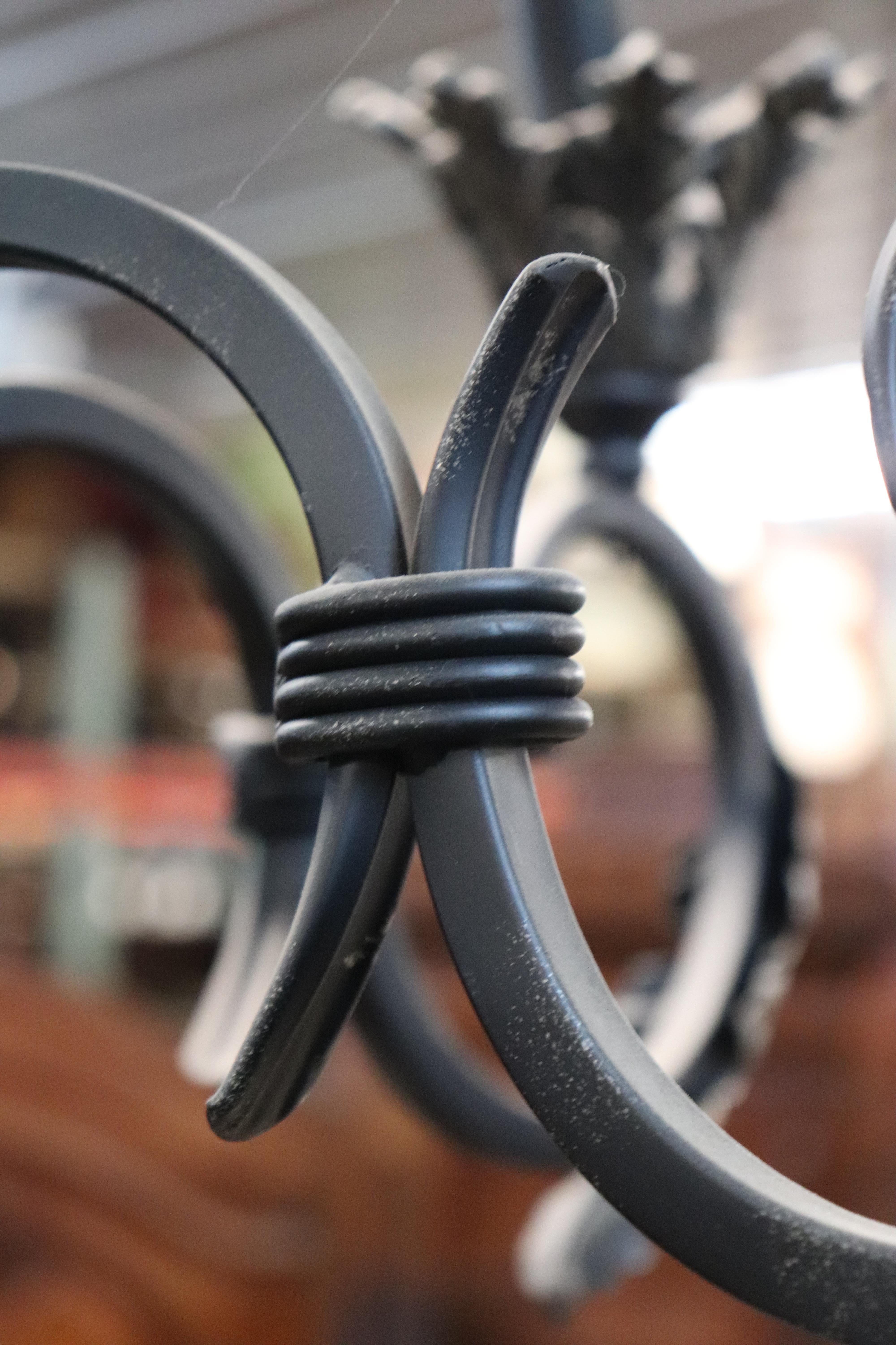 Lampadario in ferro battuto in stile Reggenza francese, circa anni '60 in vendita 6