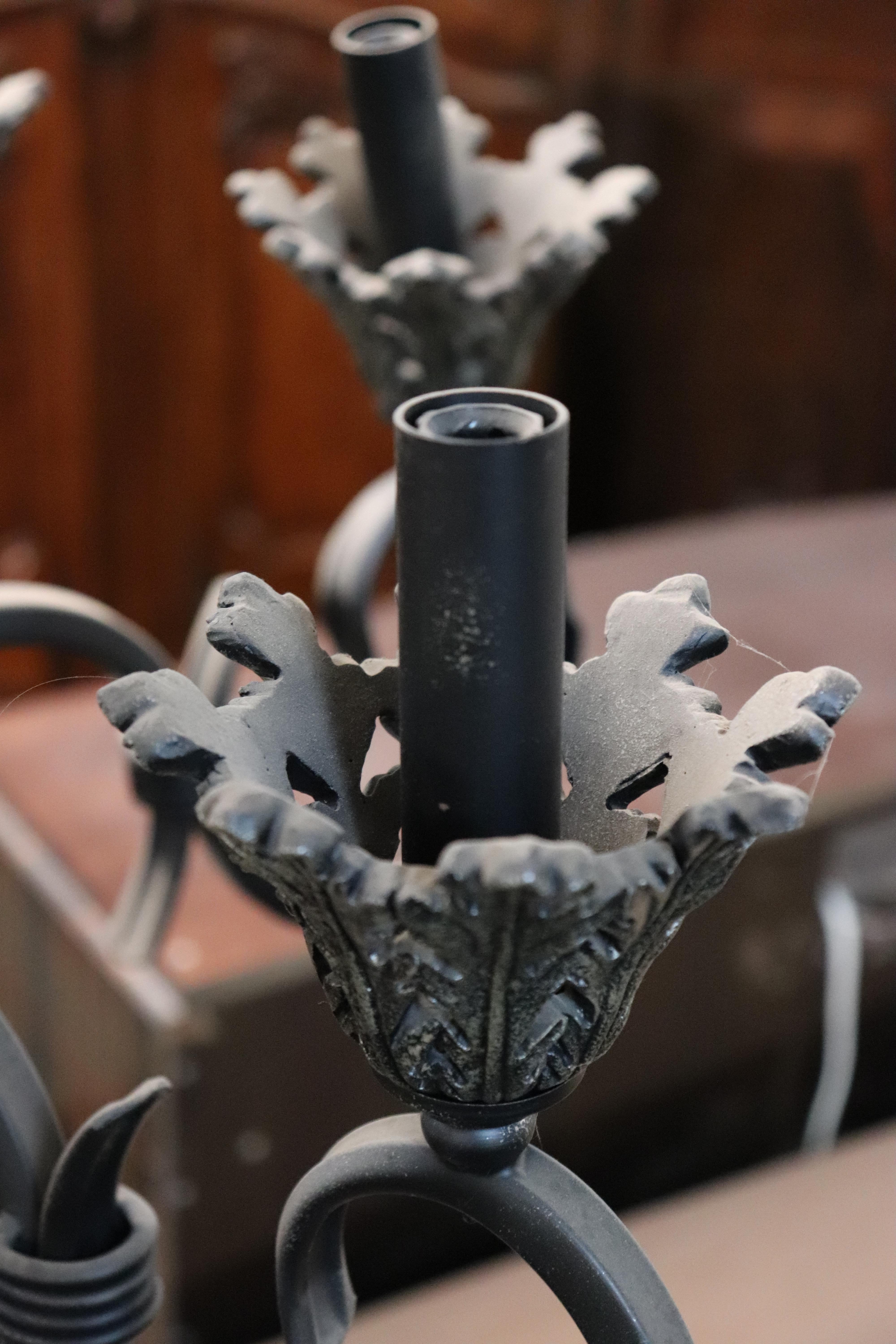 Lampadario in ferro battuto in stile Reggenza francese, circa anni '60 in vendita 7