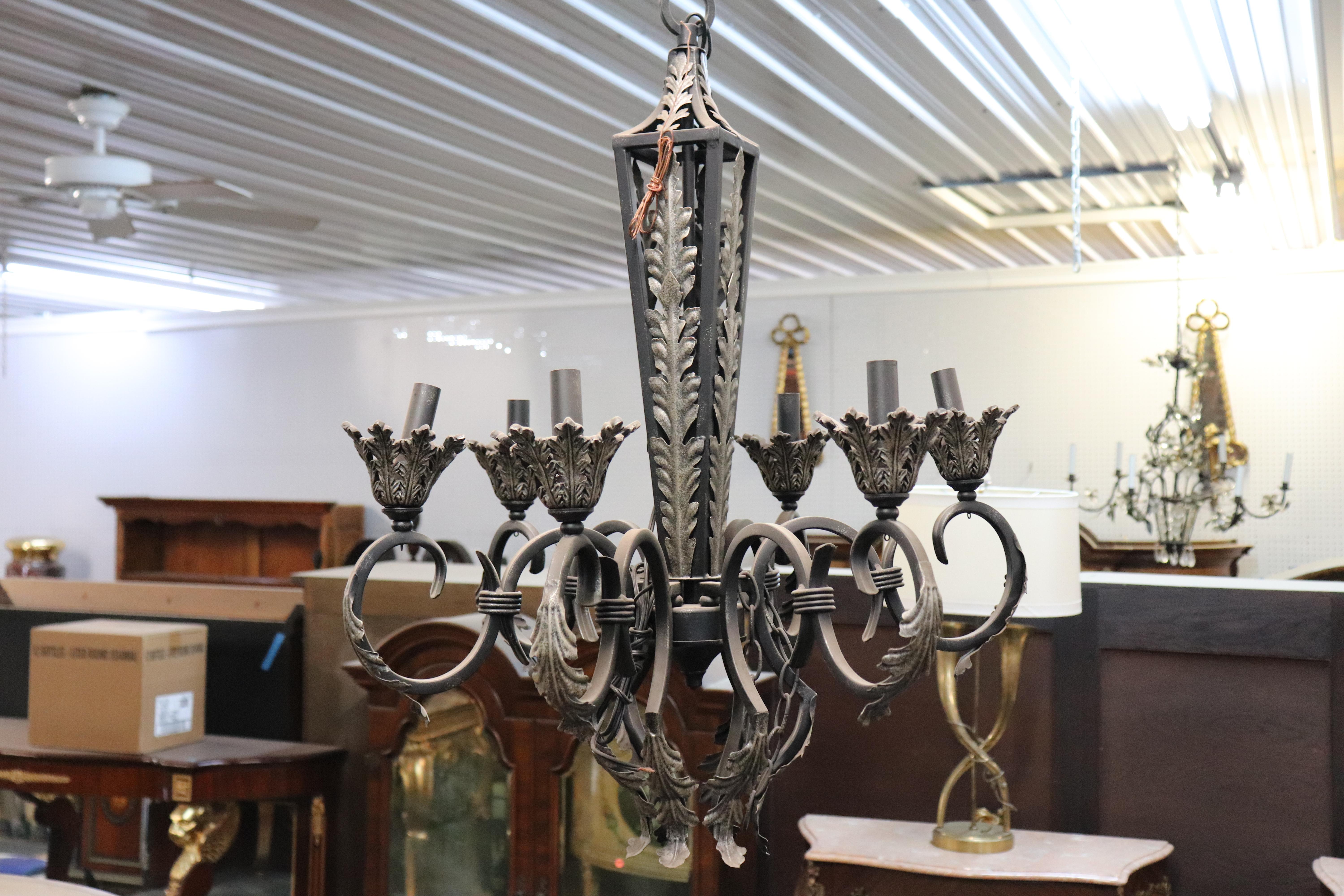 Regency Lampadario in ferro battuto in stile Reggenza francese, circa anni '60 in vendita
