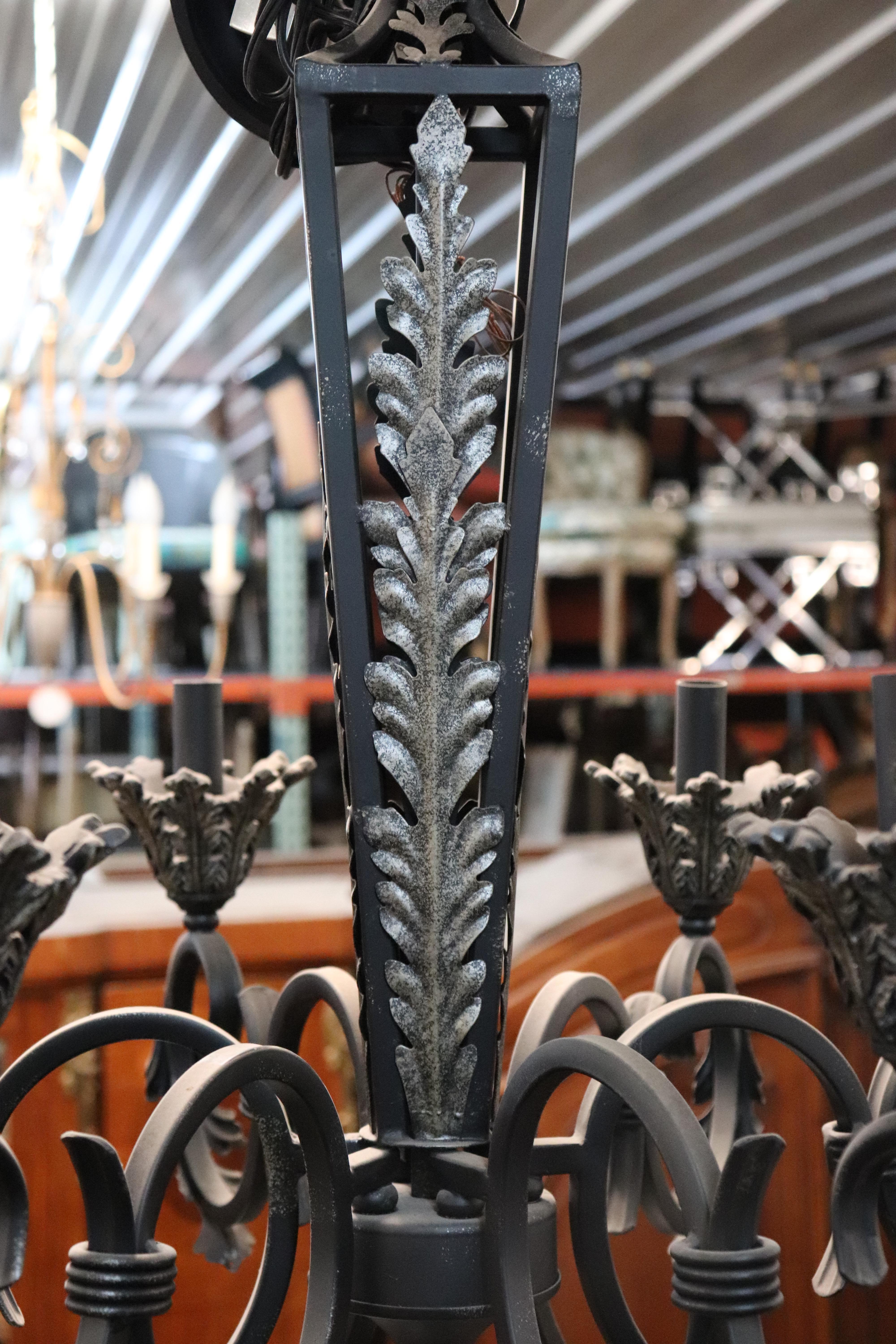Lampadario in ferro battuto in stile Reggenza francese, circa anni '60 in vendita 1