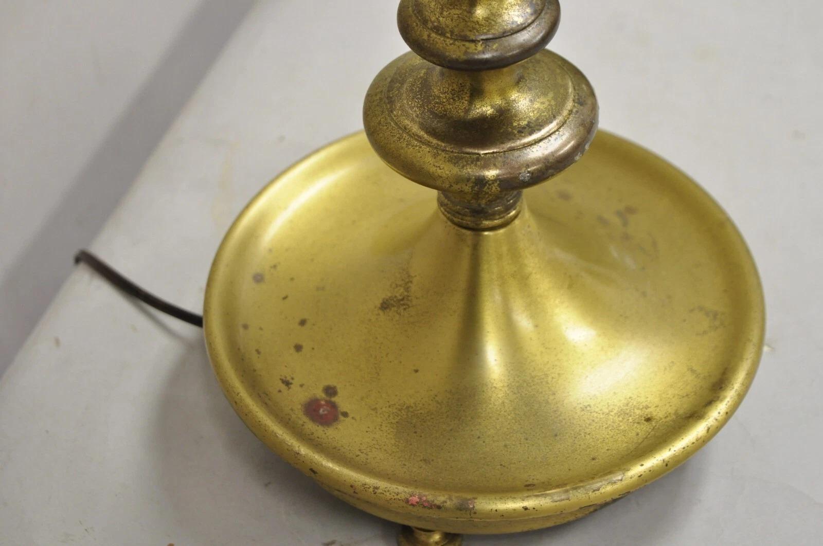Französische Regency-Schreibtischlampe Bouillotte aus Messing mit Tole-Metallschirm und hohem Messingkandelaber im Angebot 6