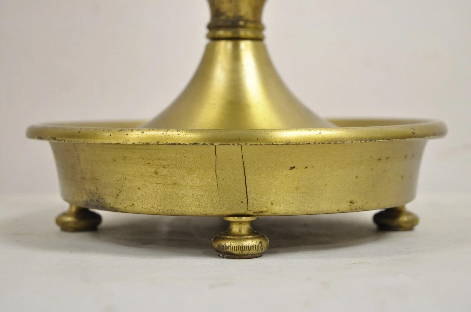 Französische Regency-Schreibtischlampe Bouillotte aus Messing mit Tole-Metallschirm und hohem Messingkandelaber im Angebot 8