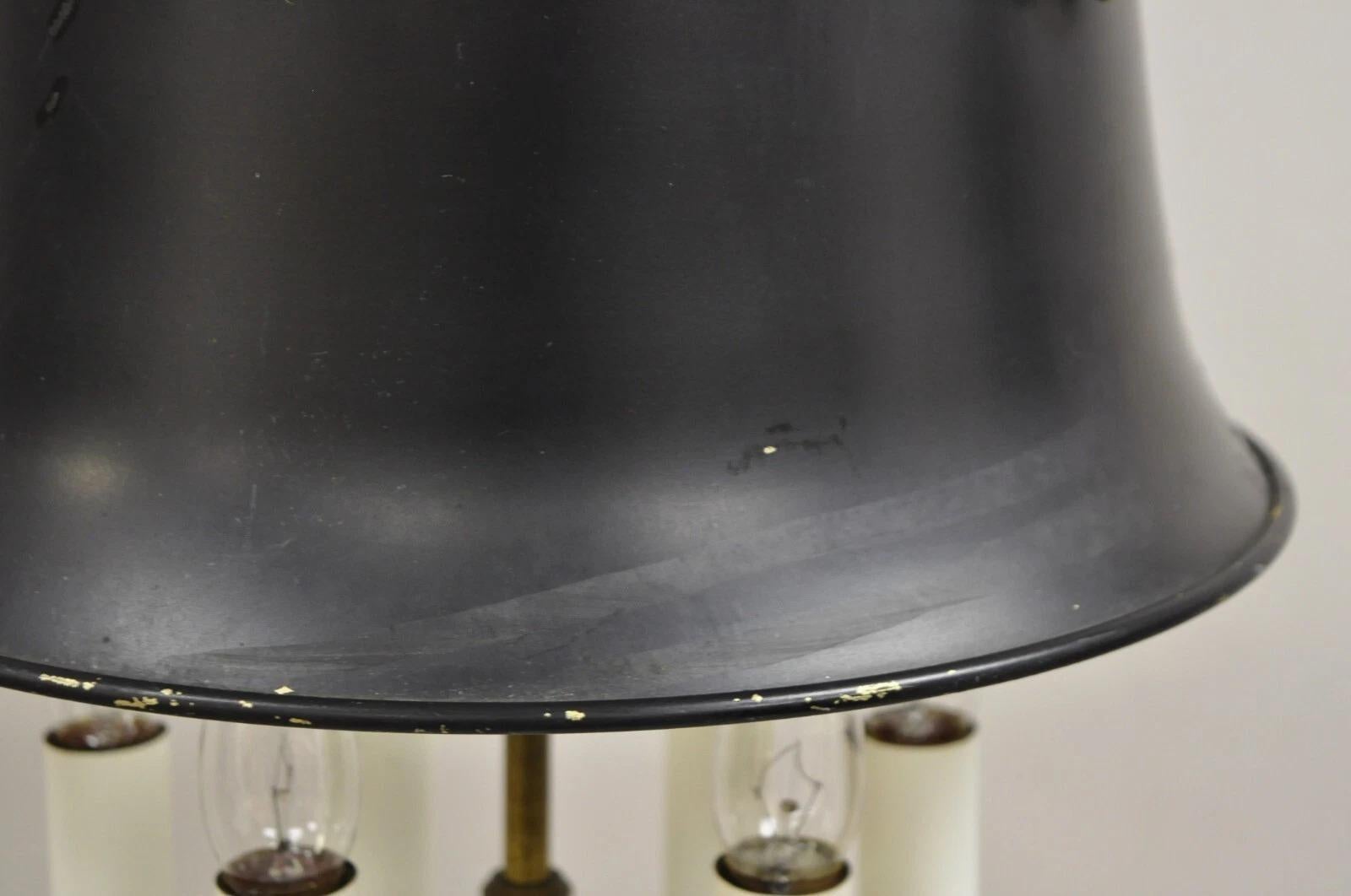 Französische Regency-Schreibtischlampe Bouillotte aus Messing mit Tole-Metallschirm und hohem Messingkandelaber im Angebot 10