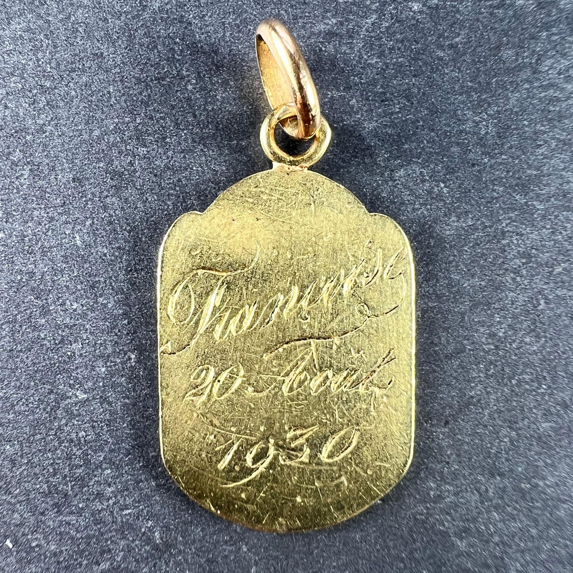 French Religious 18K Yellow Gold St Therese Charm Pendant In Good Condition For Sale In London, GB