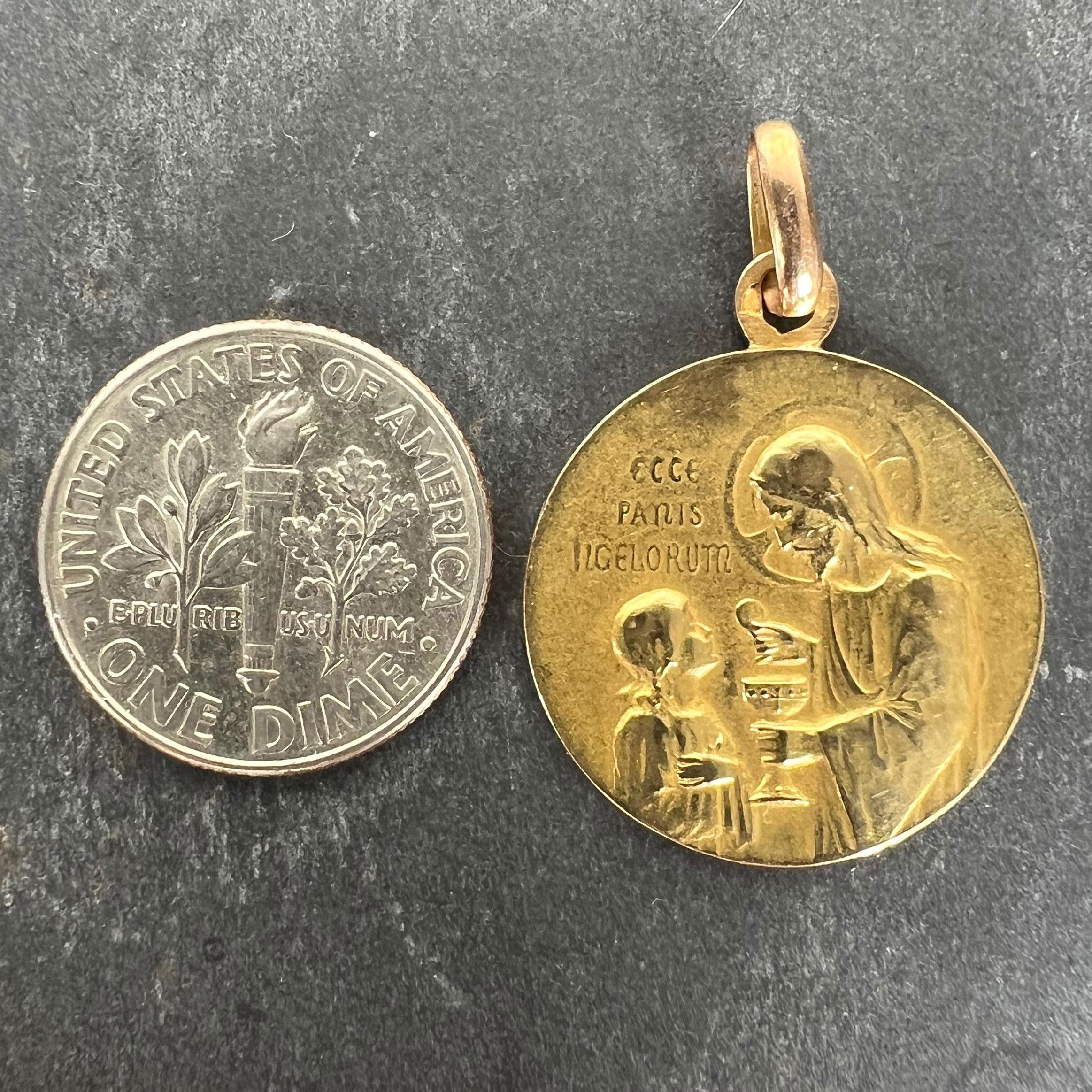 Ciondolo religioso francese con medaglia in oro giallo 18 carati raffigurante Gesù Cristo e la sua Santa Comunione in vendita 6