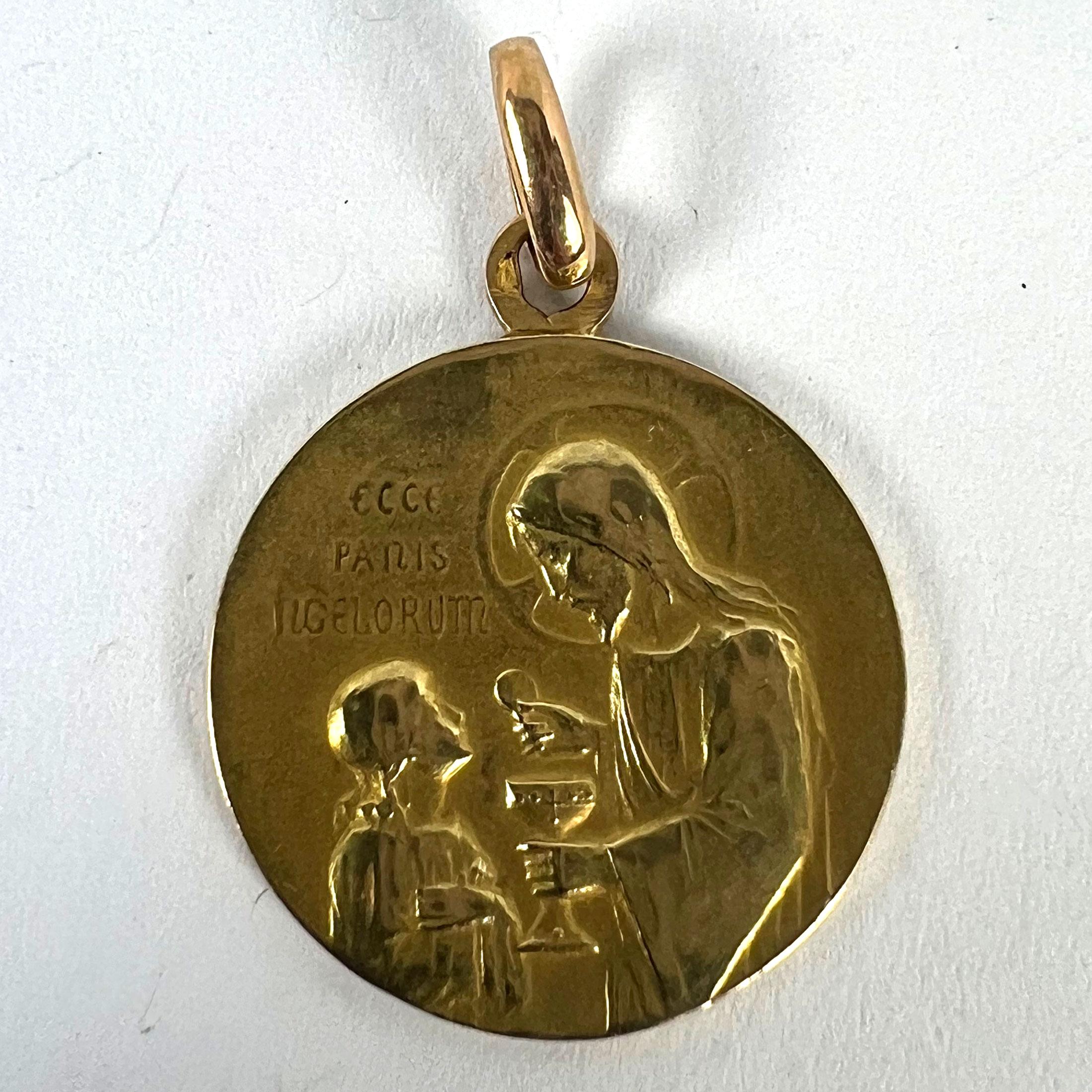 Ciondolo religioso francese con medaglia in oro giallo 18 carati raffigurante Gesù Cristo e la sua Santa Comunione in vendita 7