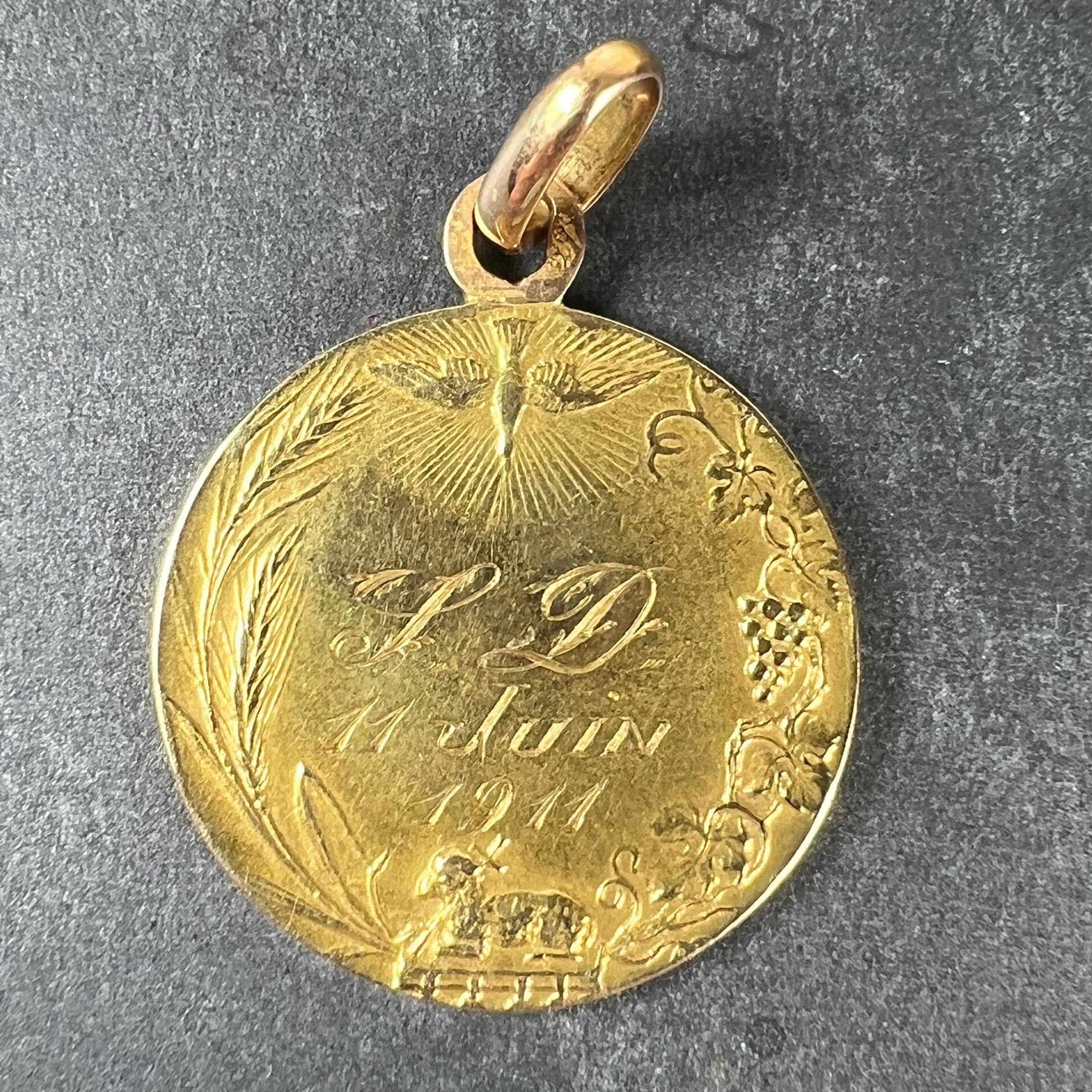 Ciondolo religioso francese con medaglia in oro giallo 18 carati raffigurante Gesù Cristo e la sua Santa Comunione In condizioni buone in vendita a London, GB