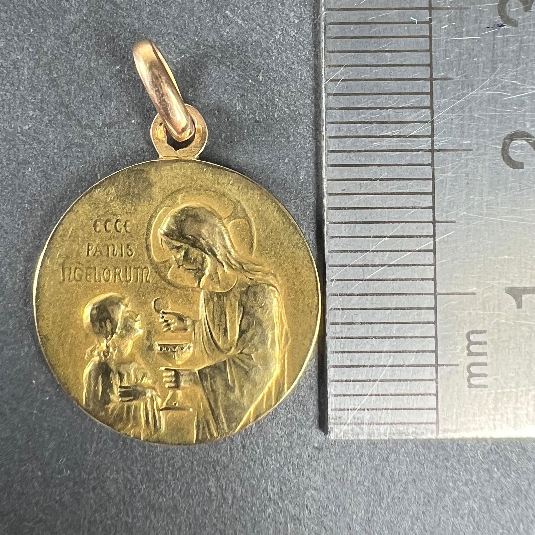 Ciondolo religioso francese con medaglia in oro giallo 18 carati raffigurante Gesù Cristo e la sua Santa Comunione in vendita 5