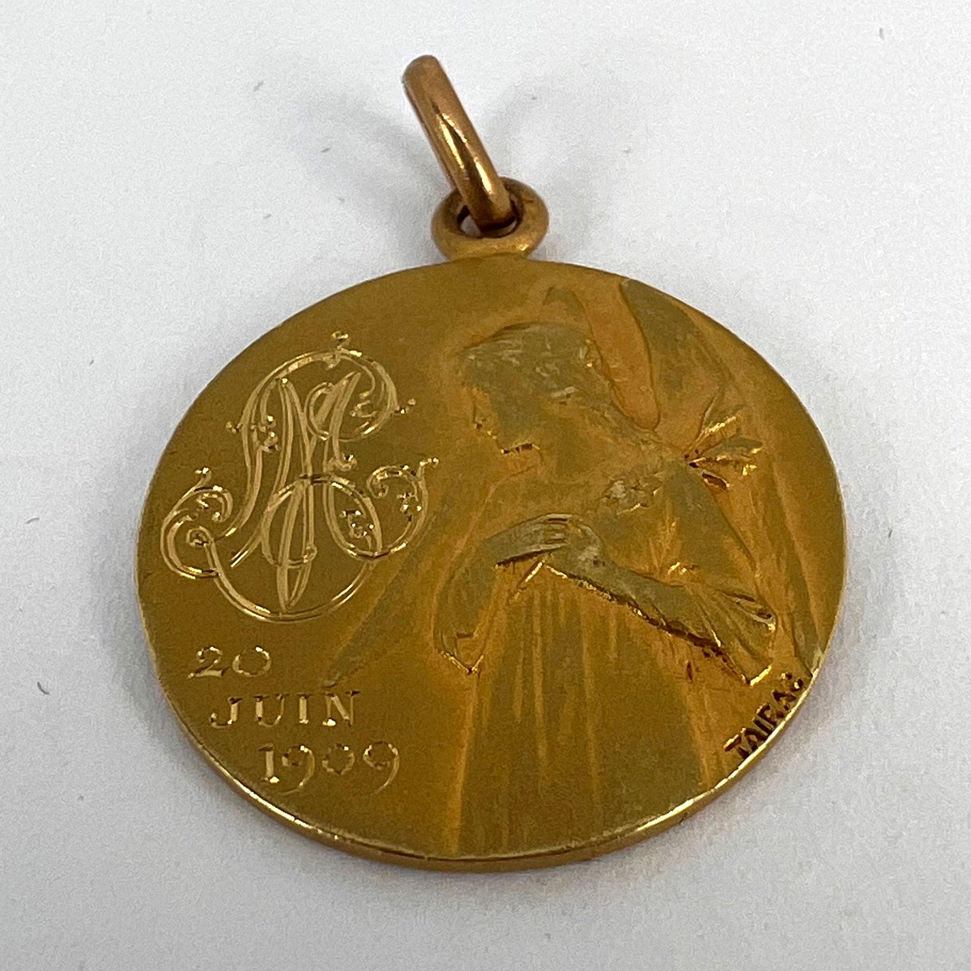 Médaille religieuse française Ange Jésus Communion Pendentif breloque en or jaune 18K en vente 10