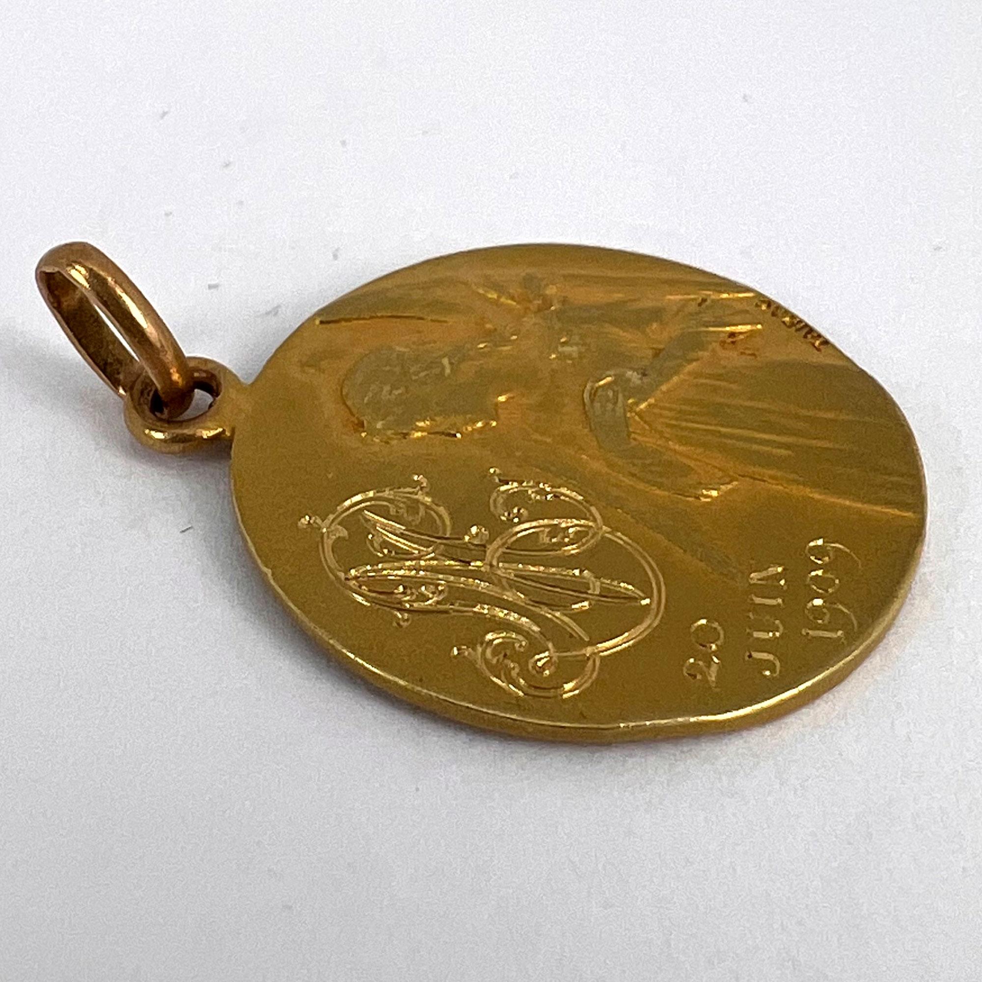 Médaille religieuse française Ange Jésus Communion Pendentif breloque en or jaune 18K en vente 12