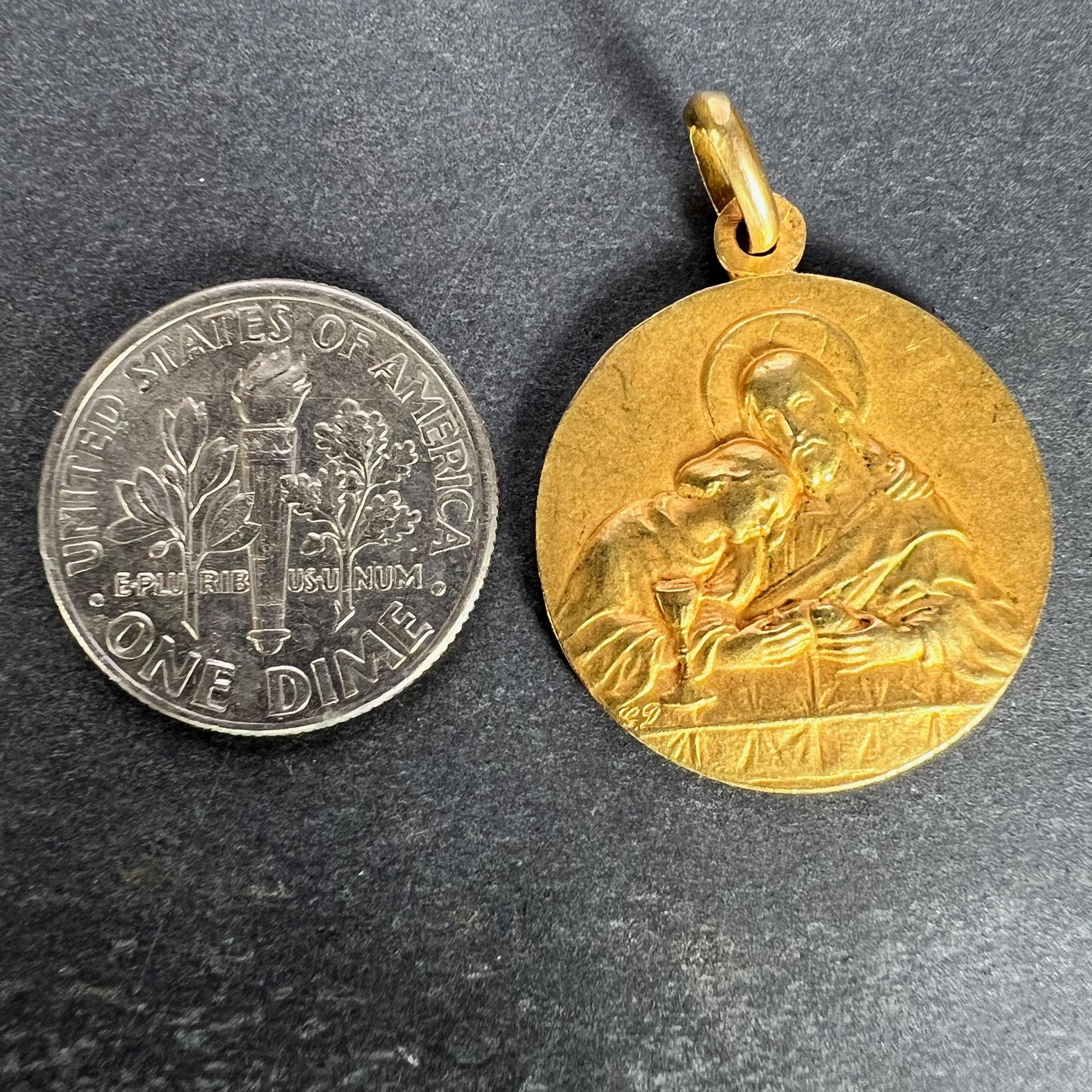 Pendentif breloque en or jaune 18 carats avec médaille religieuse française « Jésus-Christ Saint communion » en vente 7