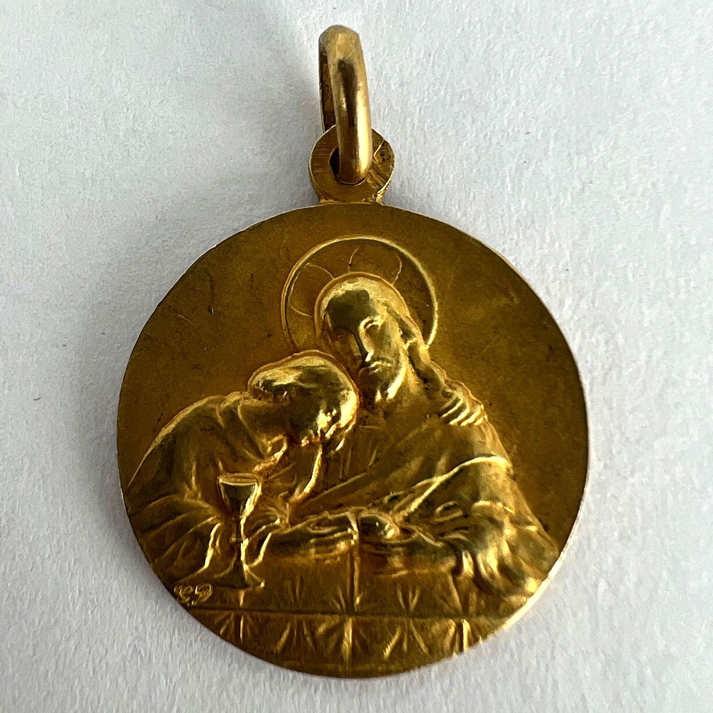 Pendentif breloque en or jaune 18 carats avec médaille religieuse française « Jésus-Christ Saint communion » en vente 8