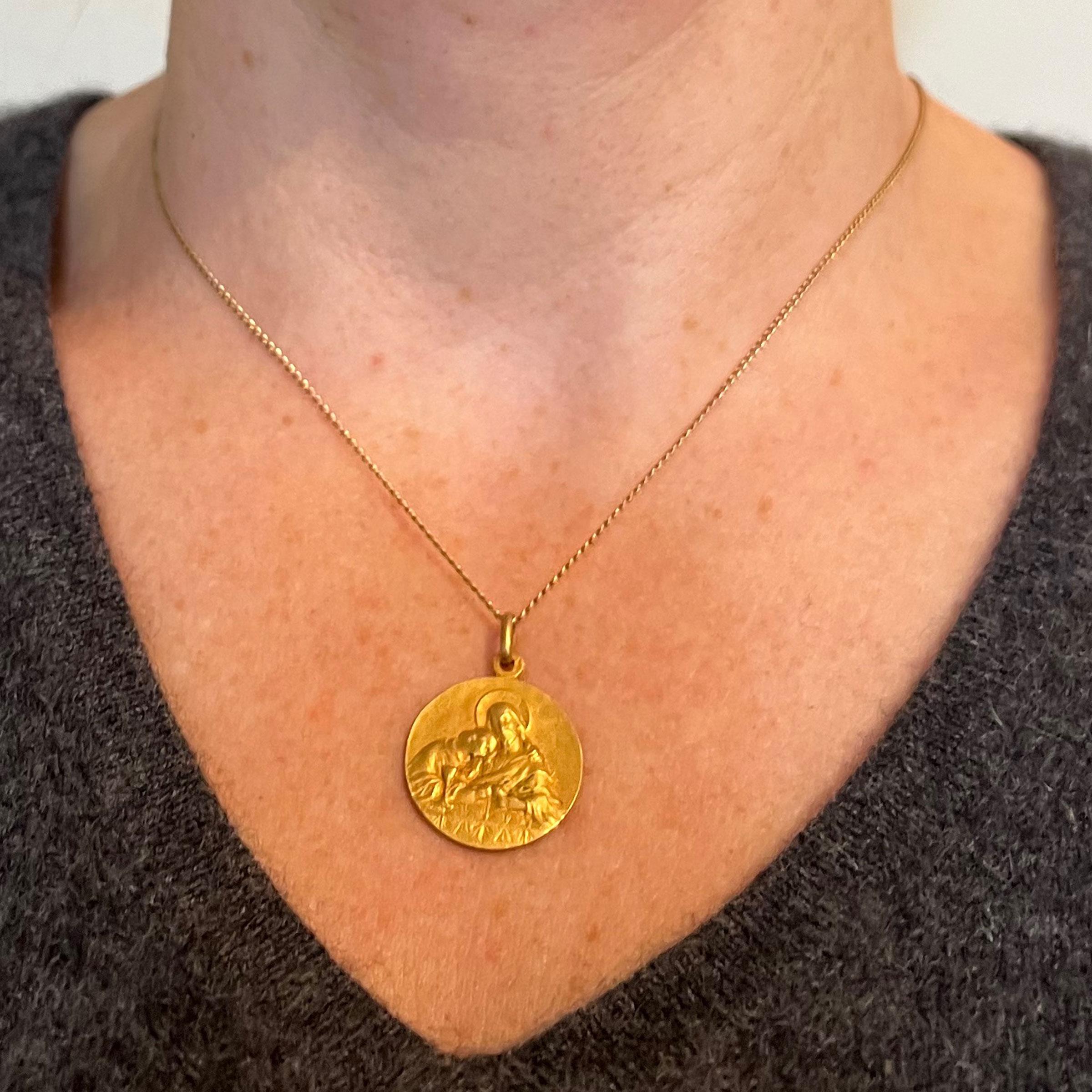 Pendentif breloque en or jaune 18 carats avec médaille religieuse française « Jésus-Christ Saint communion » Unisexe en vente