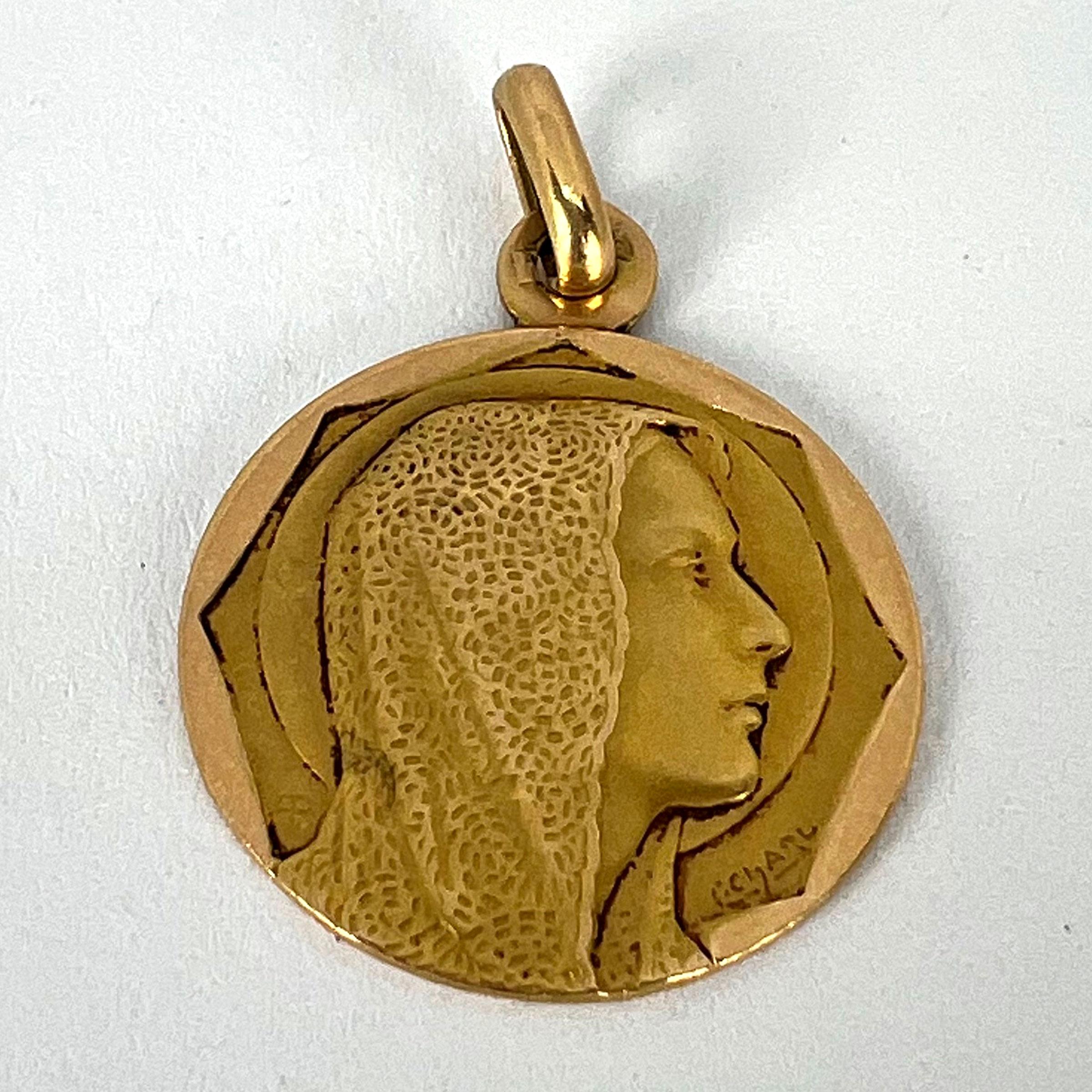Pendentif en or jaune 18K avec breloque Vierge Marie religieuse française en vente 10
