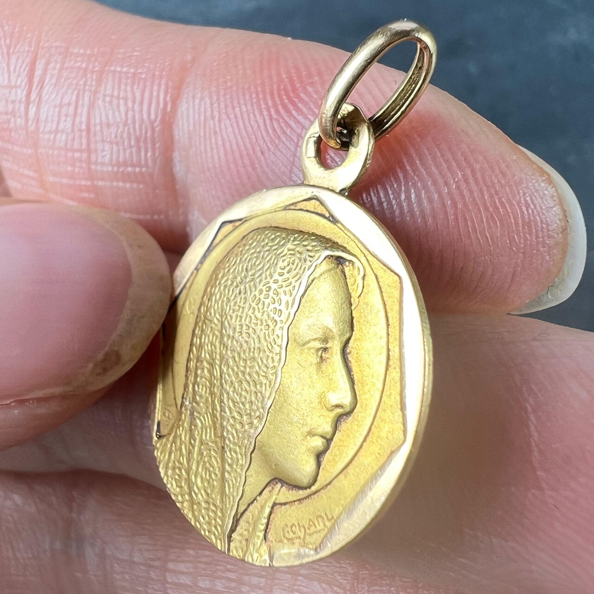 Pendentif en or jaune 18K avec breloque Vierge Marie religieuse française en vente 4