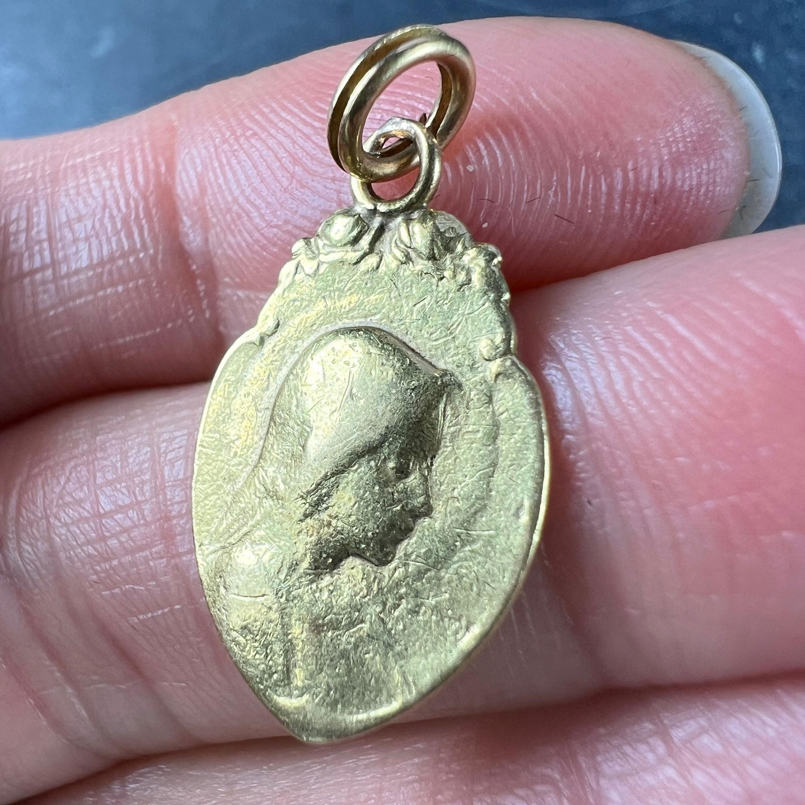 French Religious Virgin Mary 18K Yellow Gold Medal Pendant For Sale 2