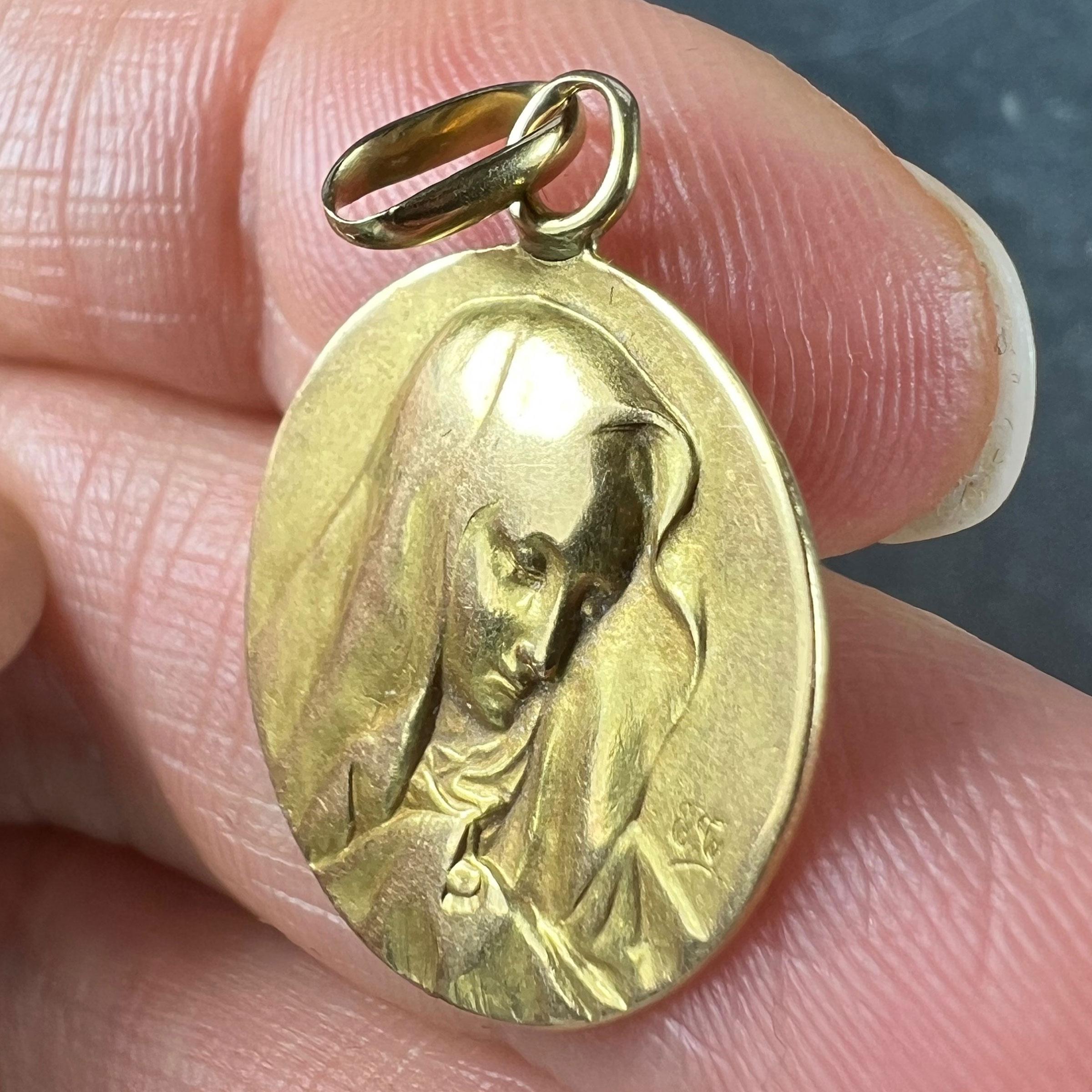 French Religious Virgin Mary 18K Yellow Gold Medal Pendant For Sale 3