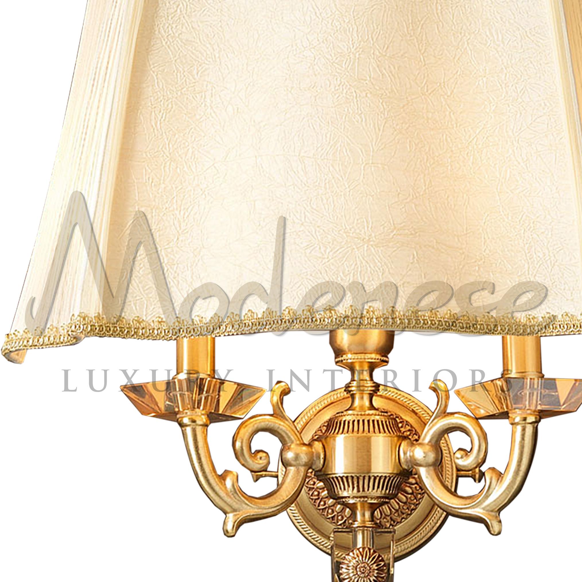 Italian French Renaissance 3 Lights Wall Lamp with Gold Finishing Brass and Fine Shade For Sale