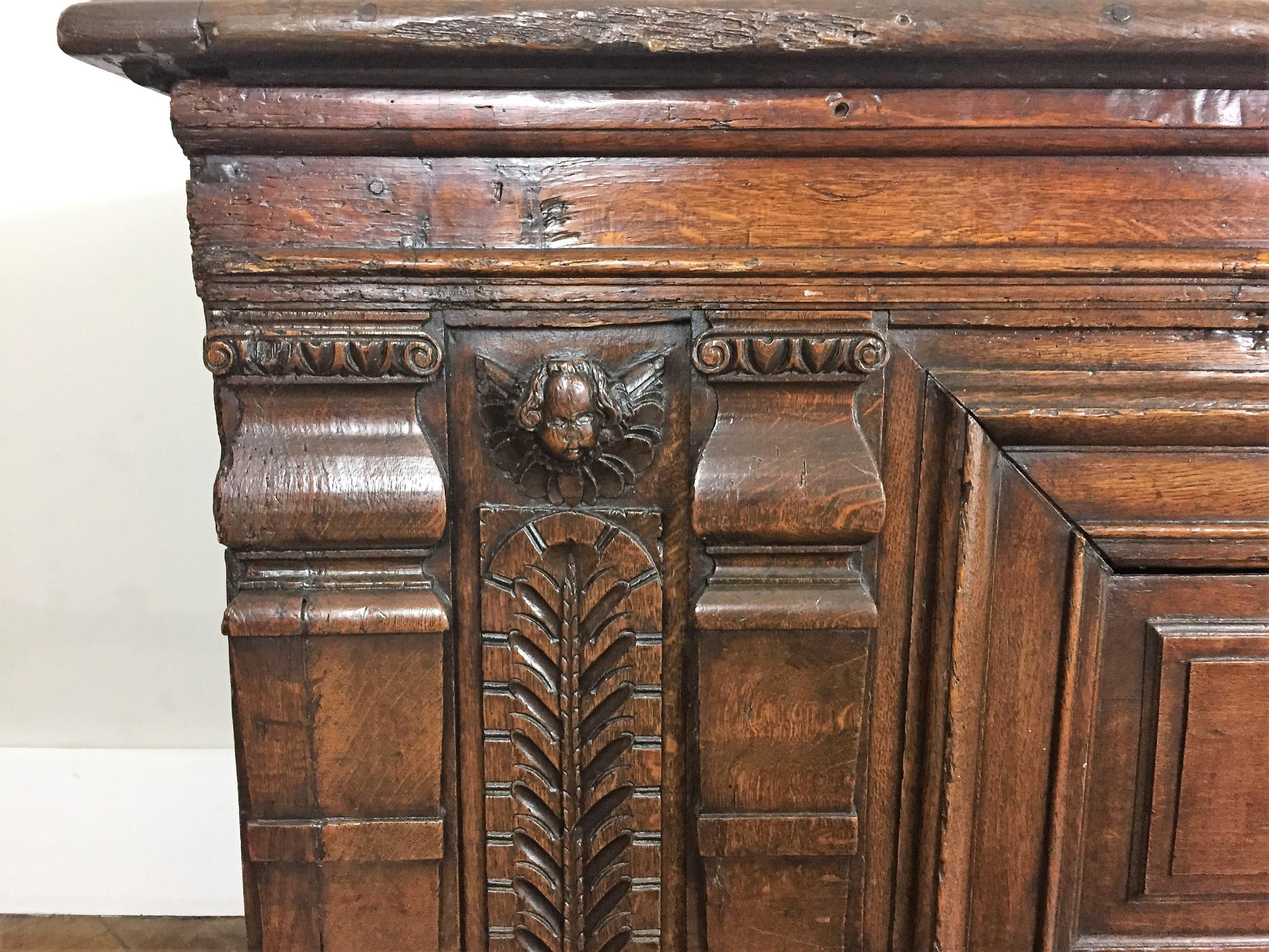 Large Renaissance period oak chest decorated with cherub heads surmounting panels framed by columns.
Very beautiful period furniture.
French work late 16th-early 17th century.
 