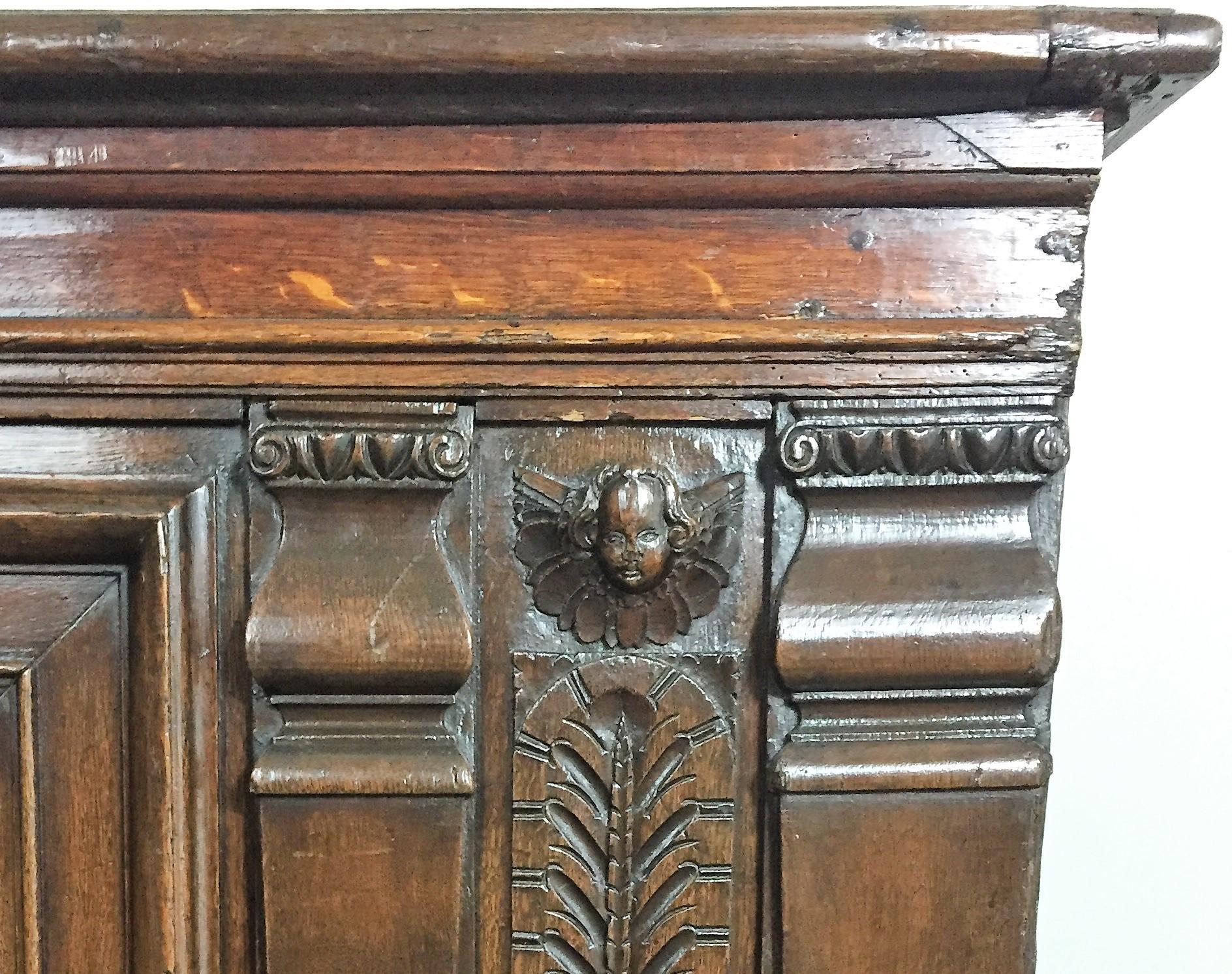 Arqueta Renacentista Tallada con Ángeles / Querubines - Circa 1600 - XVII Francia Roble en venta