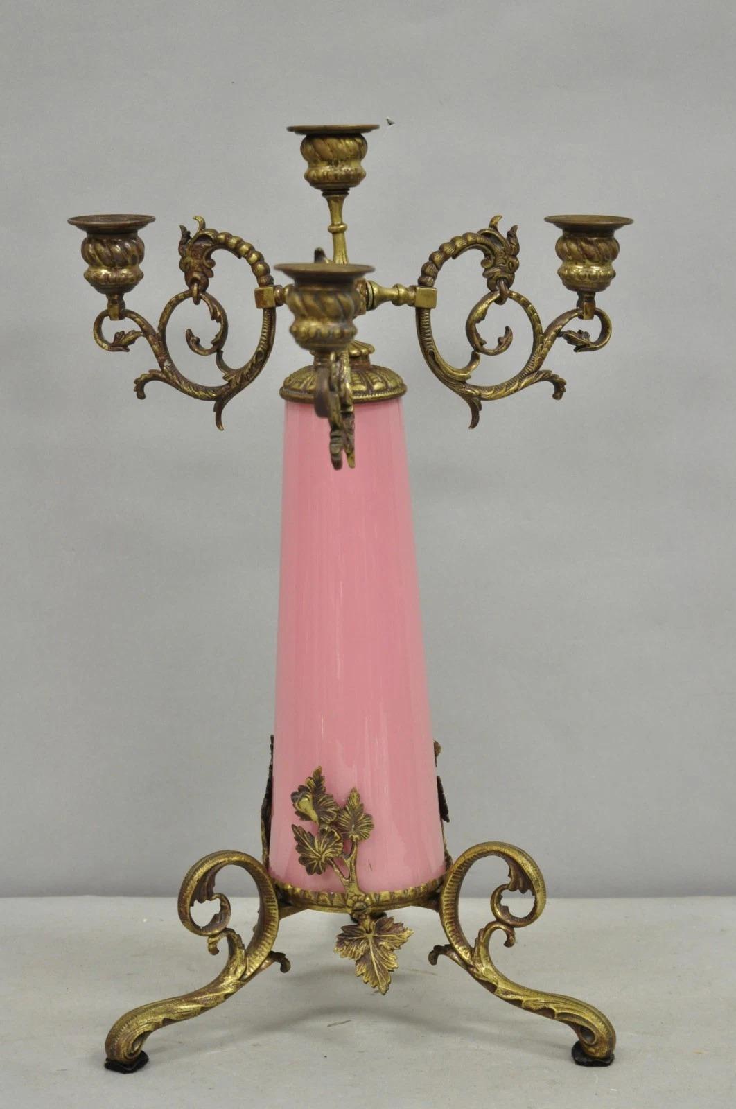 Candelabro francese rinascimentale Art Nouveau in bronzo a 4 candele con colonna di vetro rosa in vendita 4