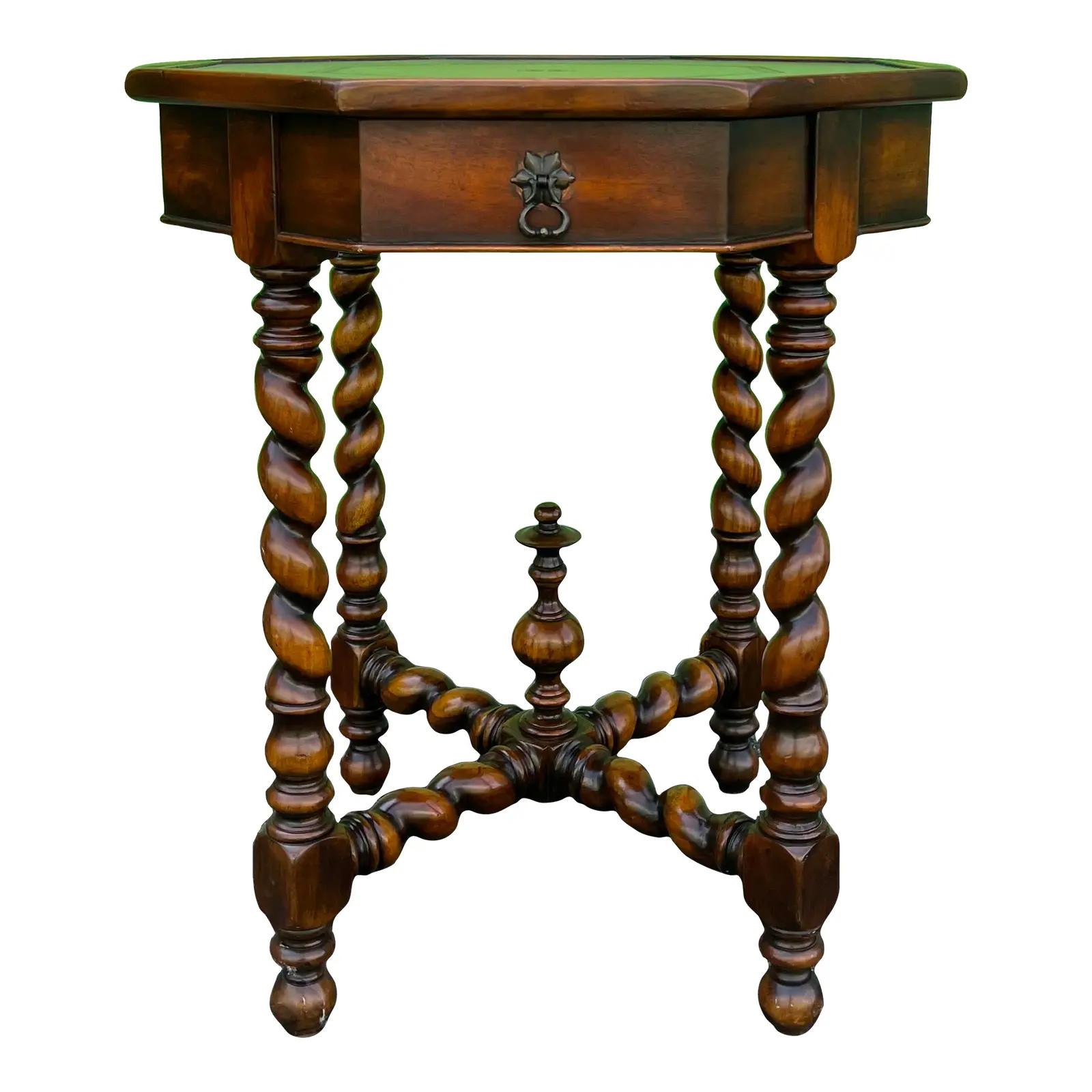 French Renaissance Barley Twist Octagonal End Table In Good Condition For Sale In W Allenhurst, NJ