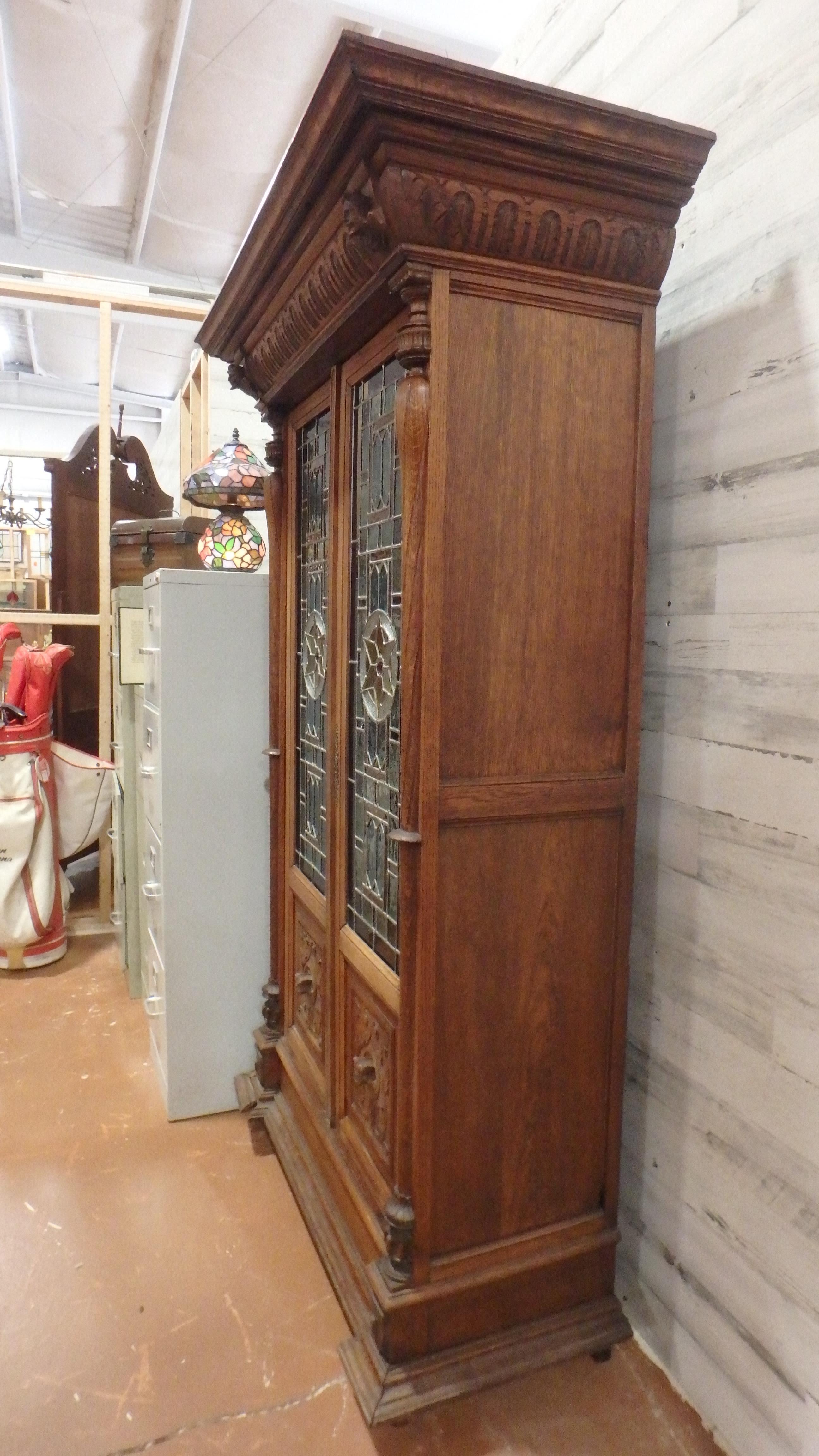 French Renaissance Bookcase circa 1840 Paris with Stain Glass In Good Condition For Sale In Clinton, AR