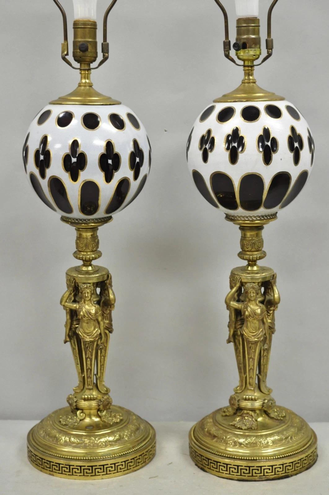Inconnu Paire de lampes de table en laiton Figural Maiden Base Red Bohemian Glass de la Renaissance française en vente