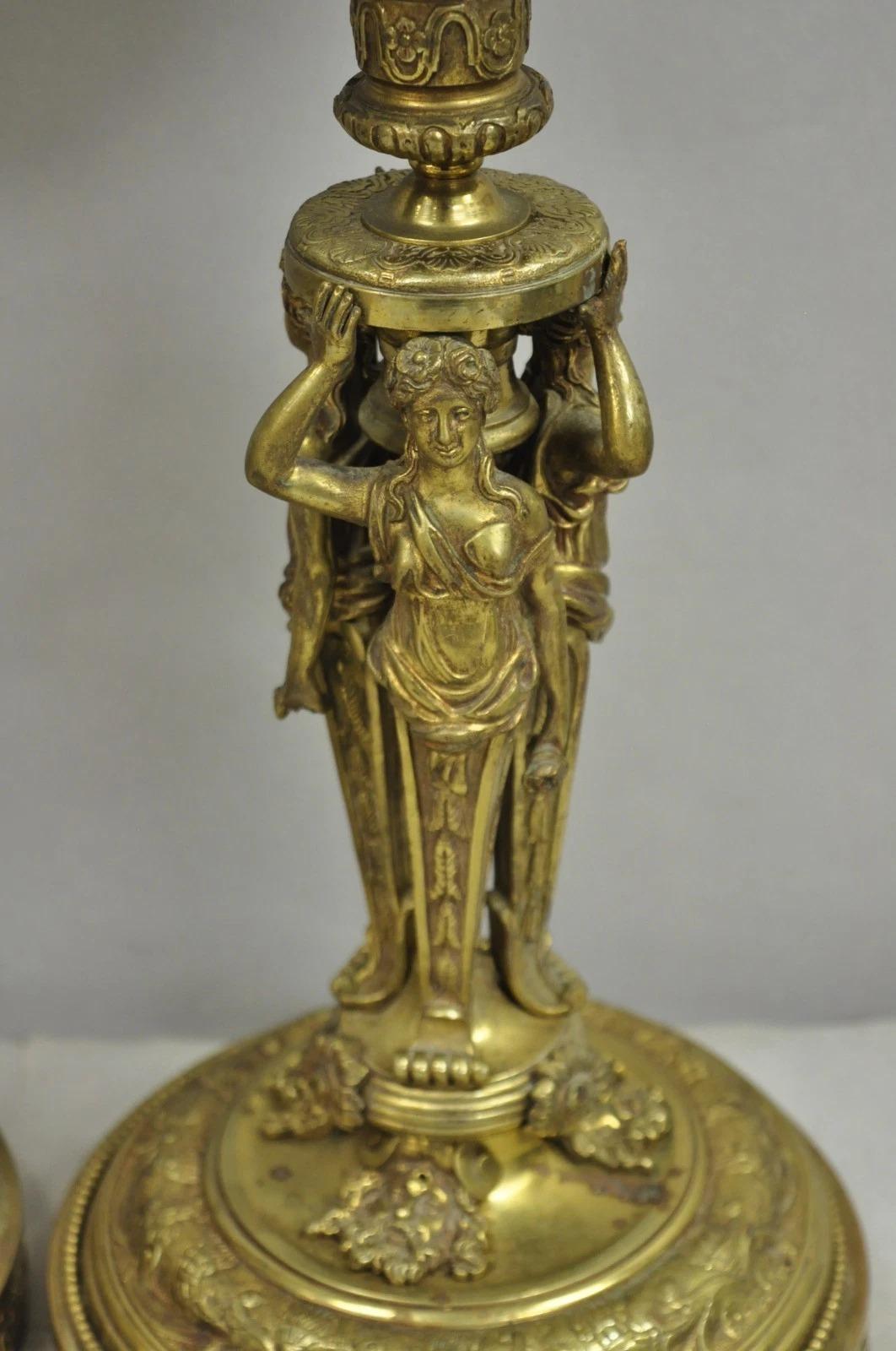 20ième siècle Paire de lampes de table en laiton Figural Maiden Base Red Bohemian Glass de la Renaissance française en vente
