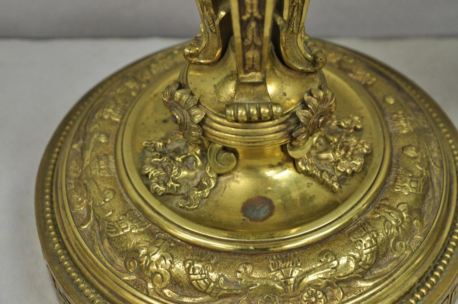 Paire de lampes de table en laiton Figural Maiden Base Red Bohemian Glass de la Renaissance française en vente 1
