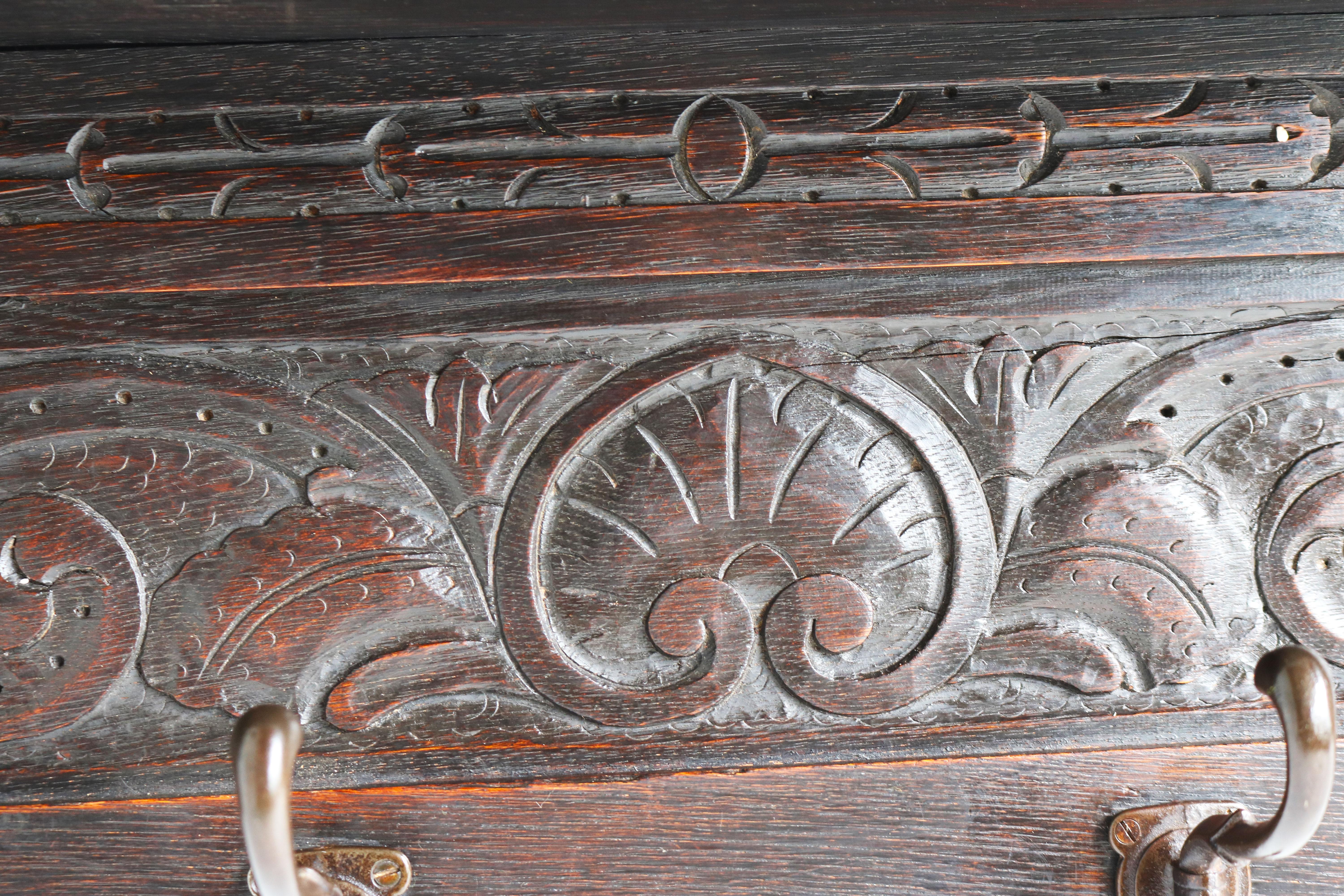 French Renaissance Coat Rack Antique Dark Oak Carved Lions Brass Hallway 1900 In Good Condition In Ijzendijke, NL
