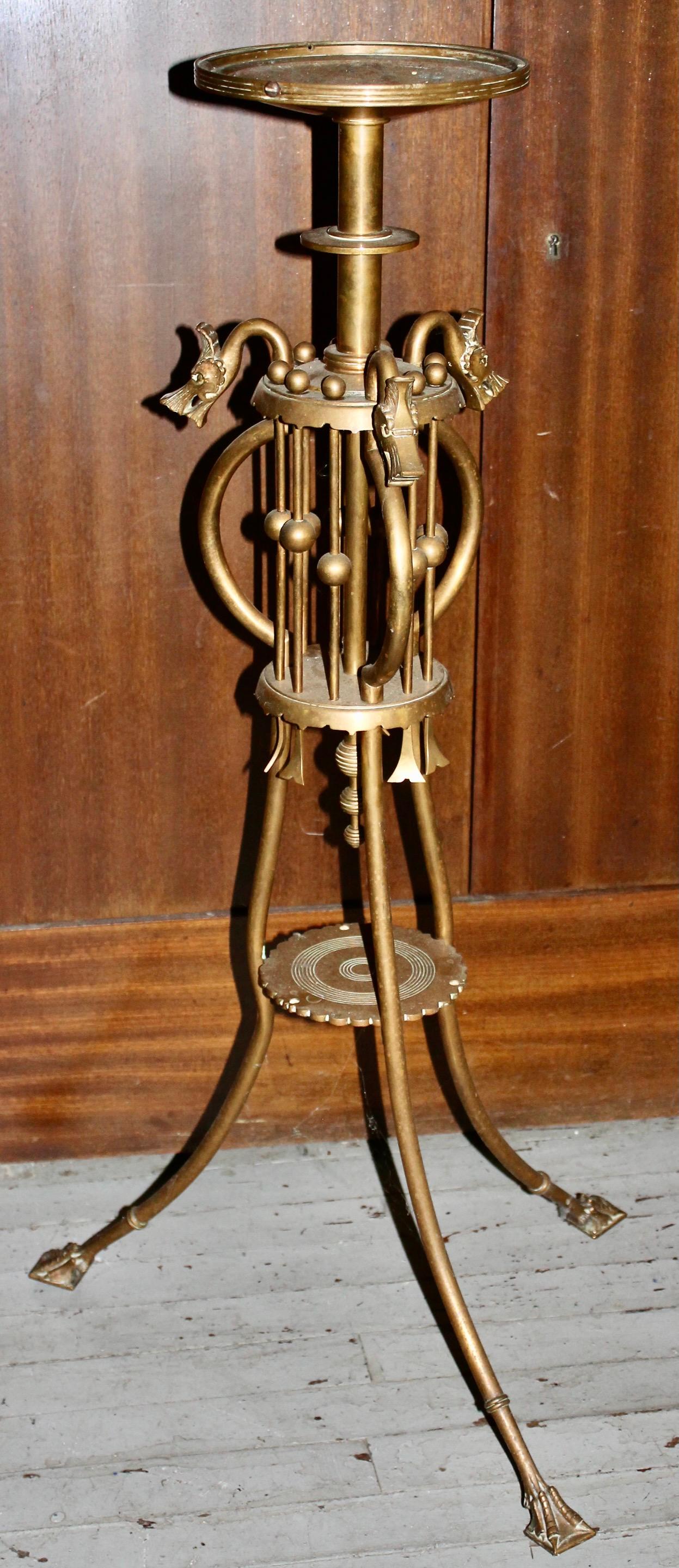 Gueridón Trípode Grifo de Bronce Renacimiento Francés en venta 8