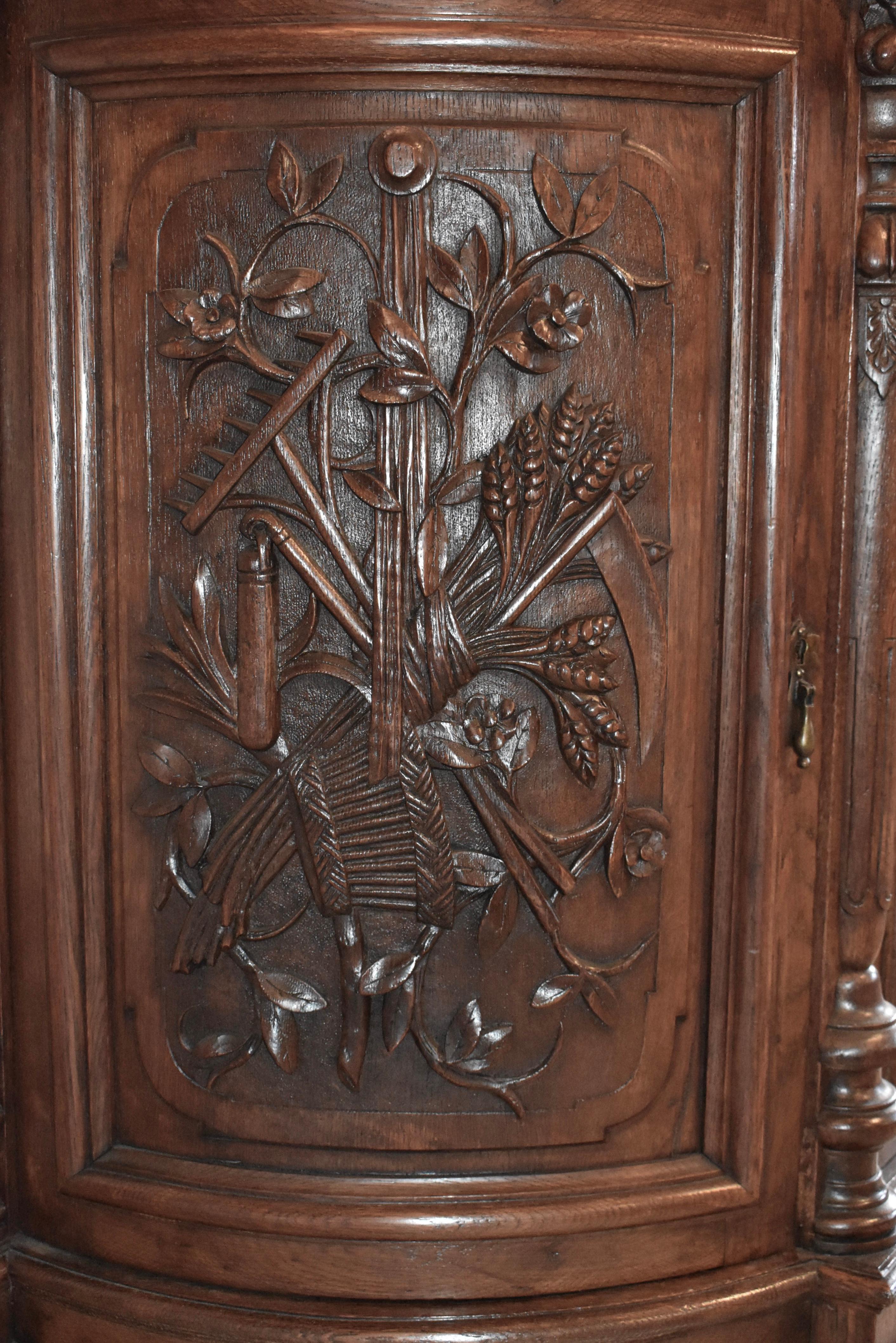 French Renaissance Revival Carved Hunt Cabinet For Sale 6