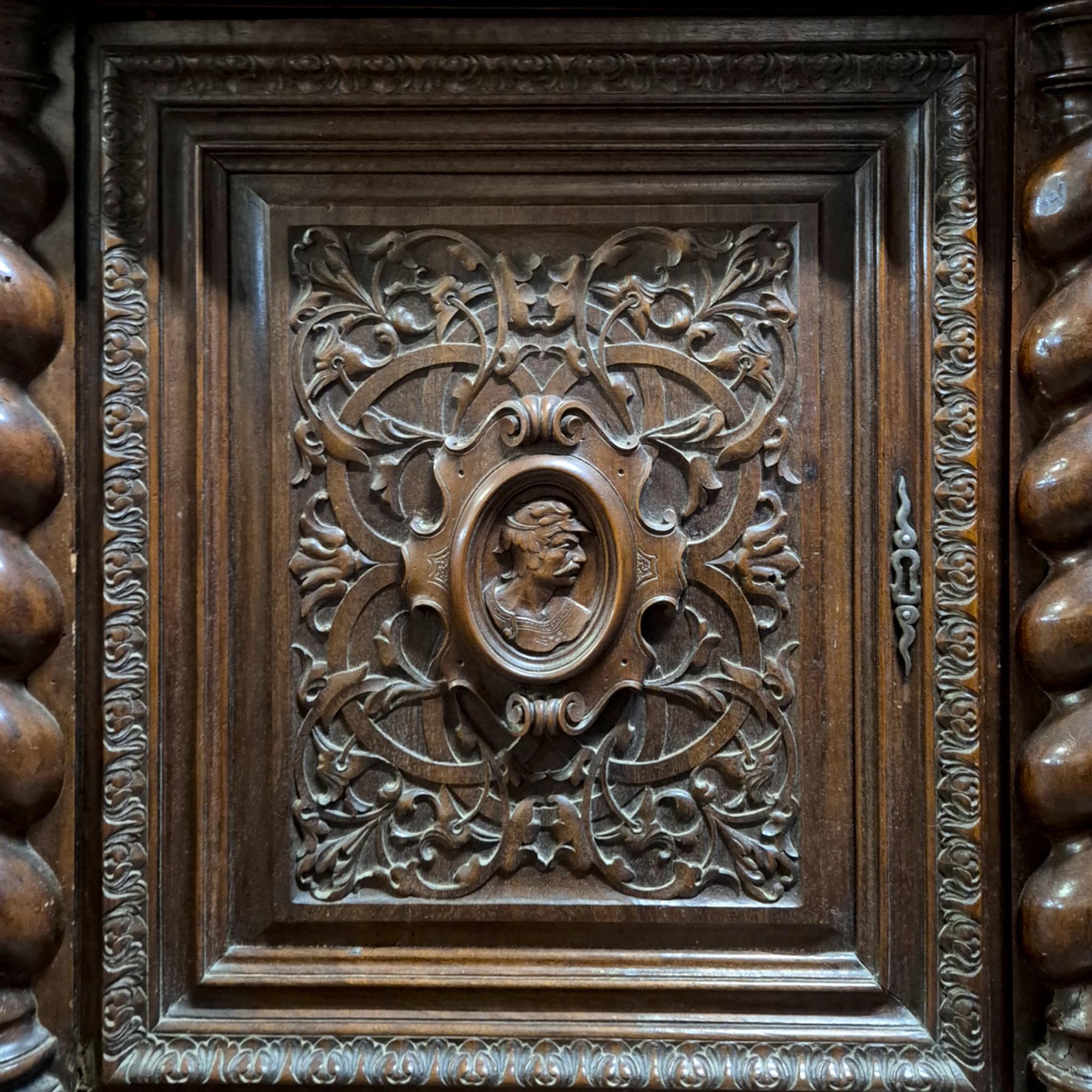 French Renaissance Revival Carved Oak Buffet à Deux Corps, 19 Century For Sale 5