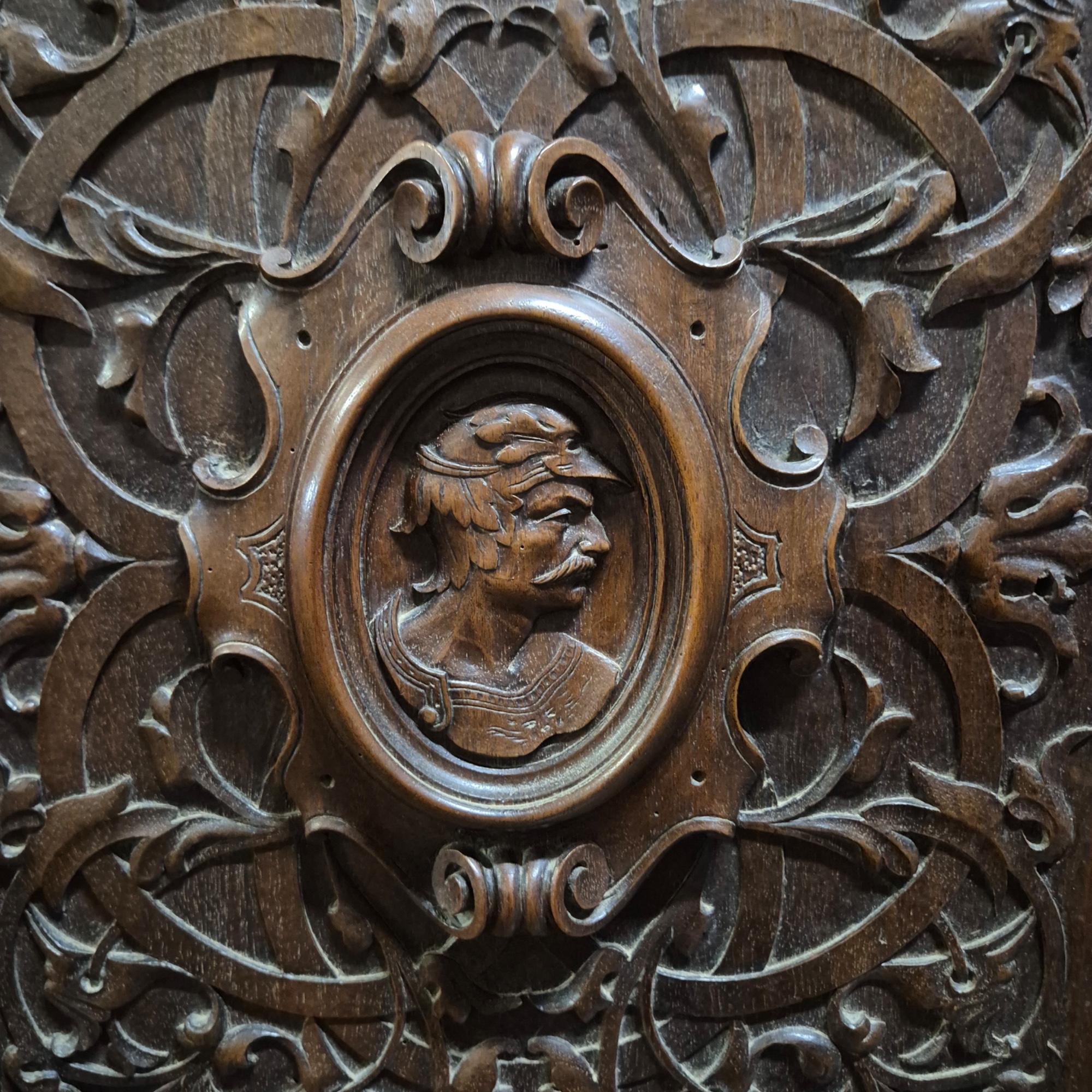 French Renaissance Revival Carved Oak Buffet à Deux Corps, 19 Century For Sale 6