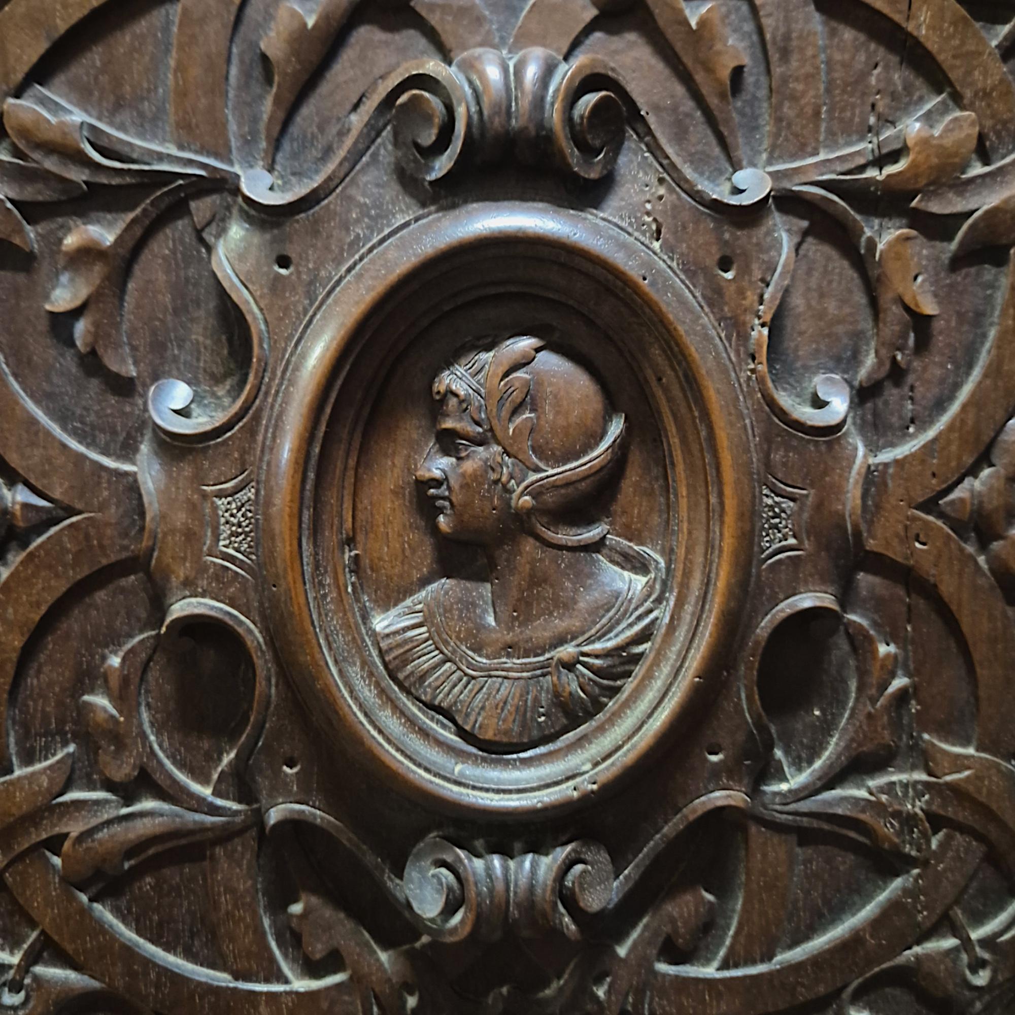 French Renaissance Revival Carved Oak Buffet à Deux Corps, 19 Century For Sale 8