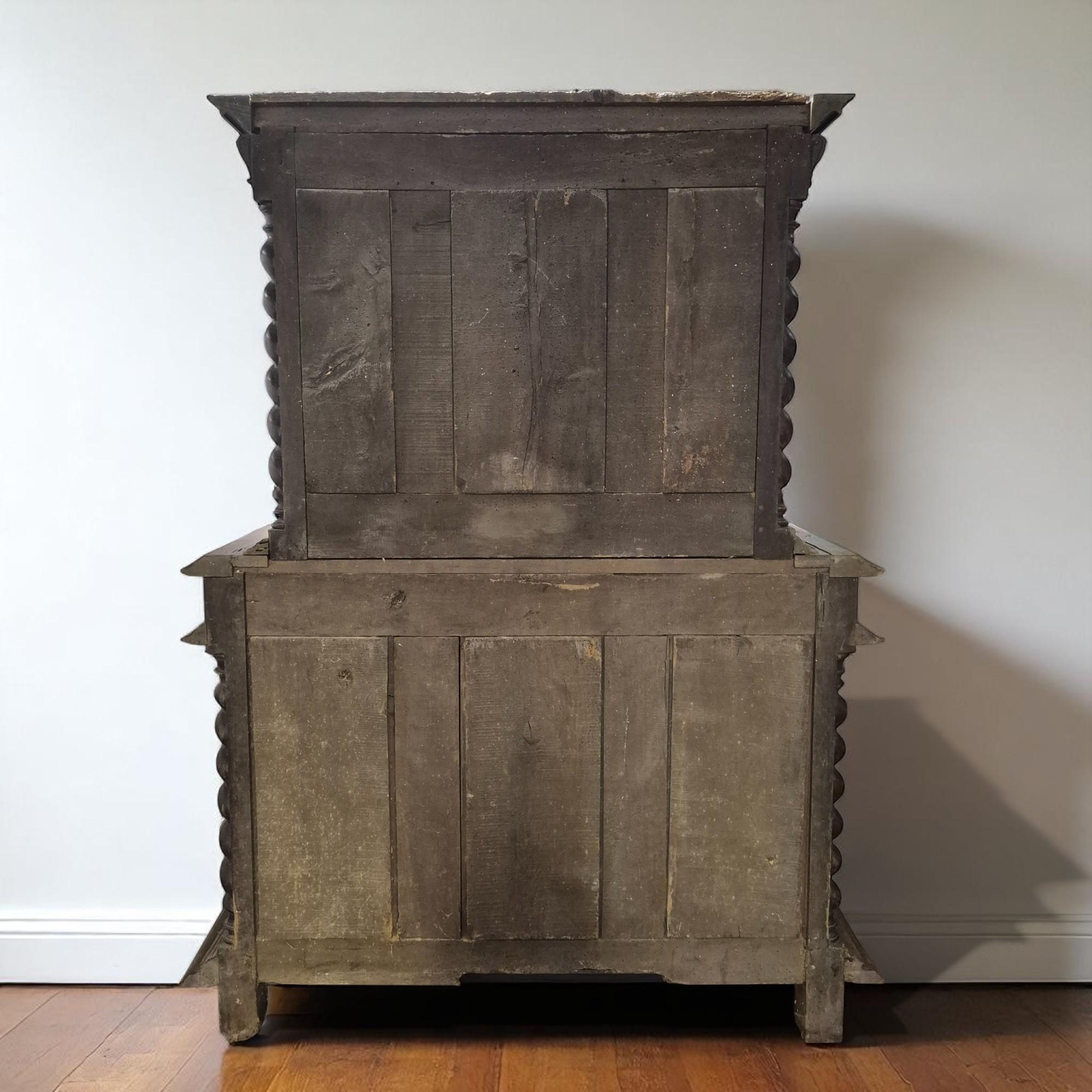 French Renaissance Revival Carved Oak Buffet à Deux Corps, 19 Century For Sale 11