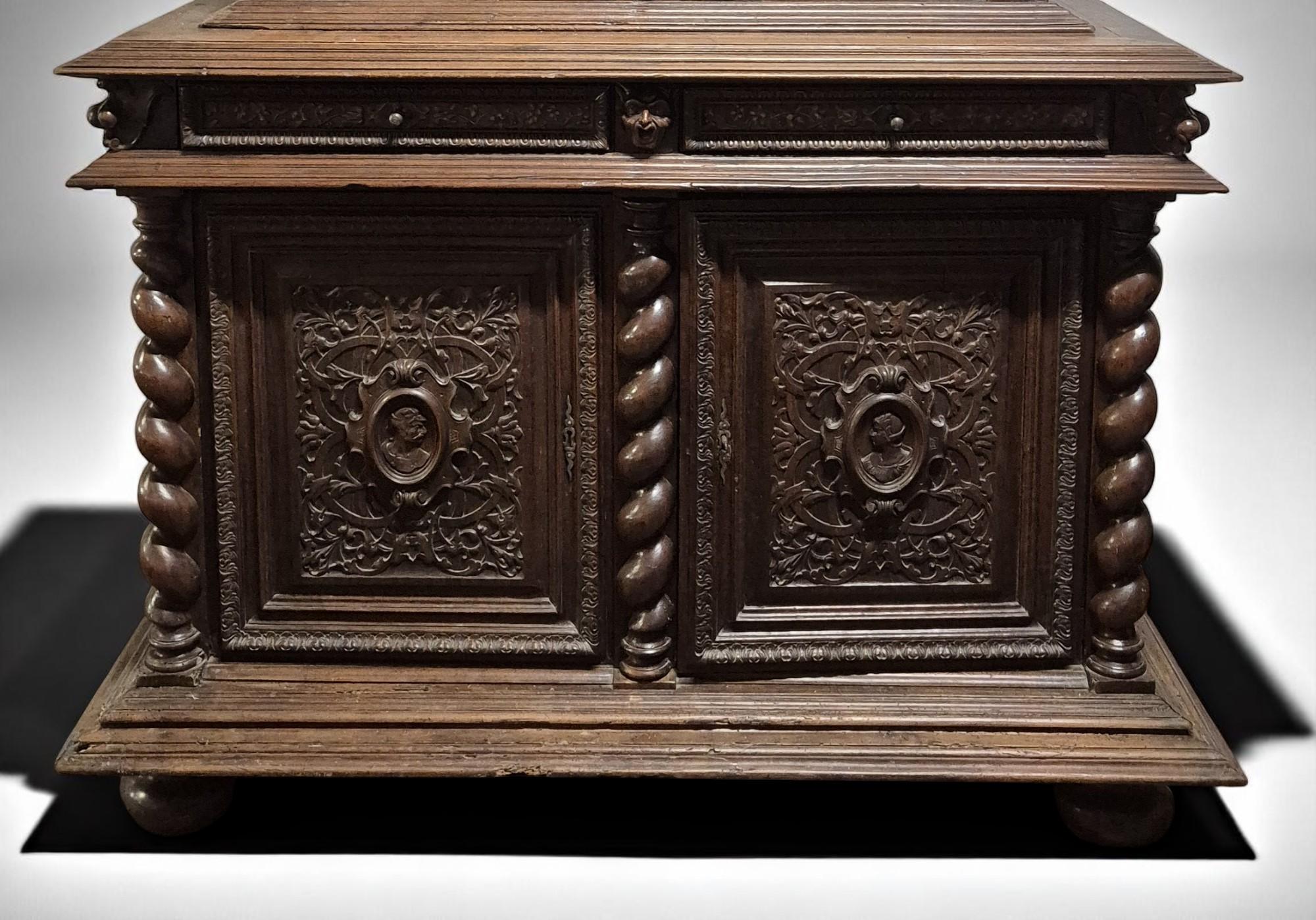 French Renaissance Revival Carved Oak Buffet à Deux Corps, 19 Century For Sale 13