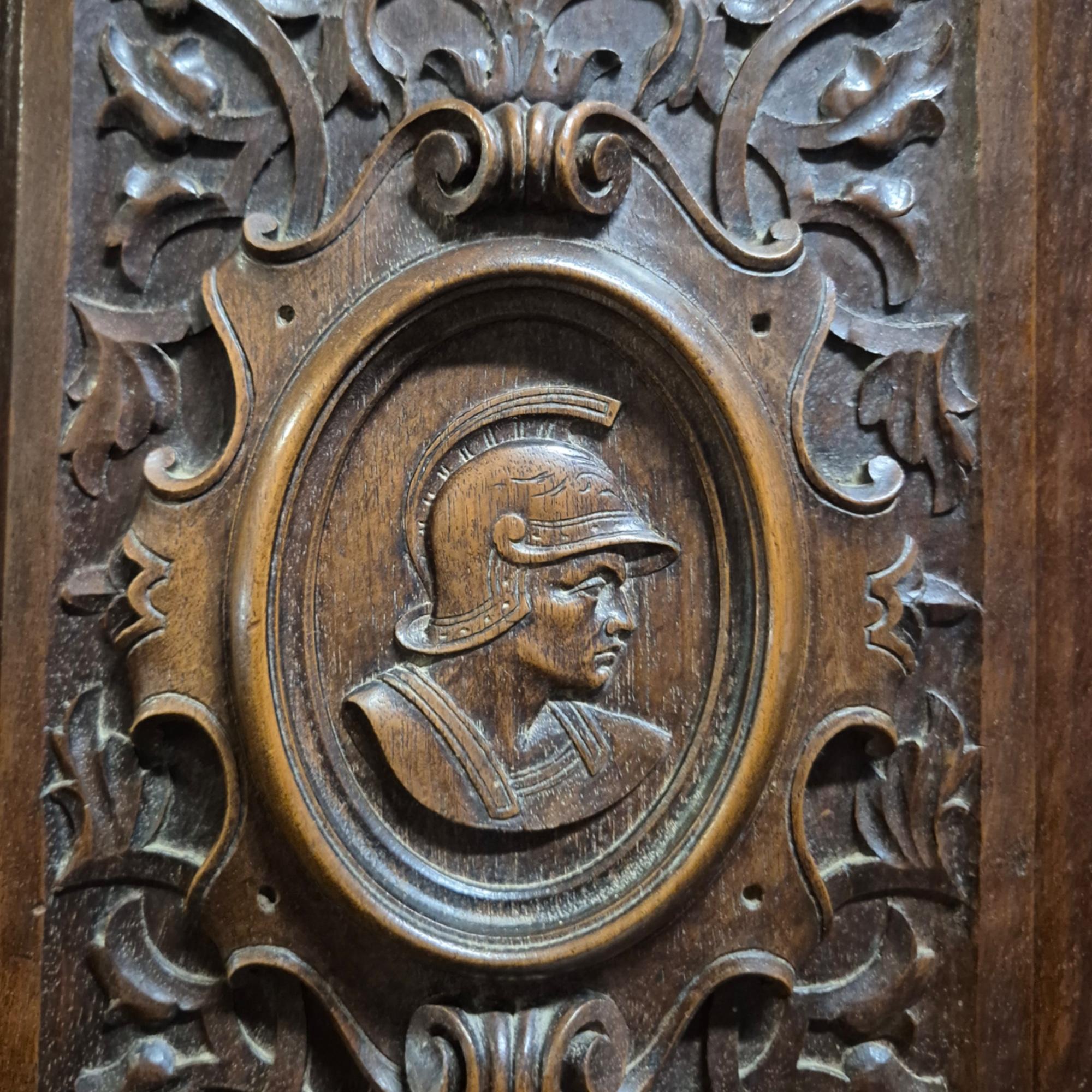 French Renaissance Revival Carved Oak Buffet à Deux Corps, 19 Century For Sale 2