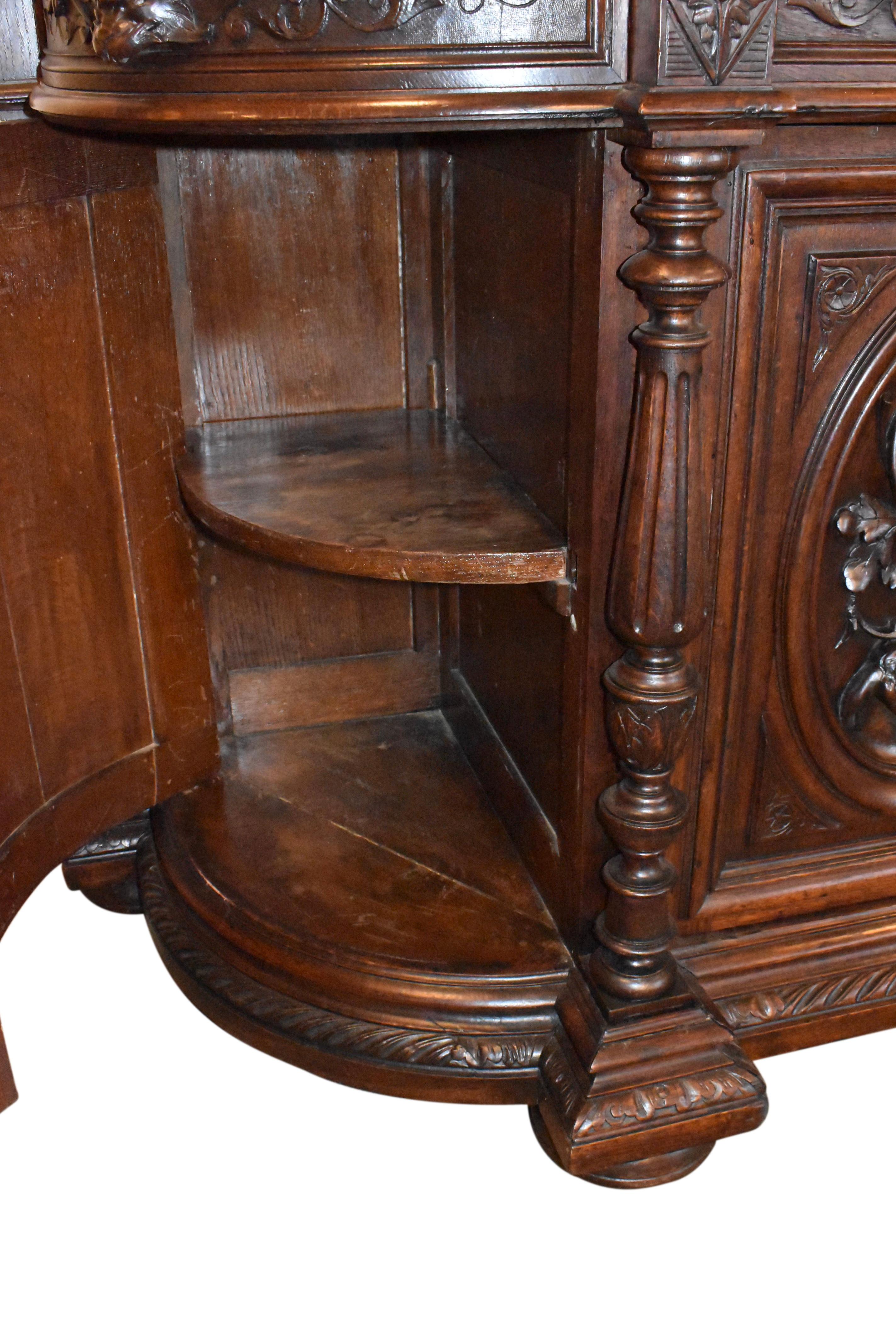 French Renaissance Revival Hunt Sideboard, circa 1895 In Good Condition For Sale In Evergreen, CO