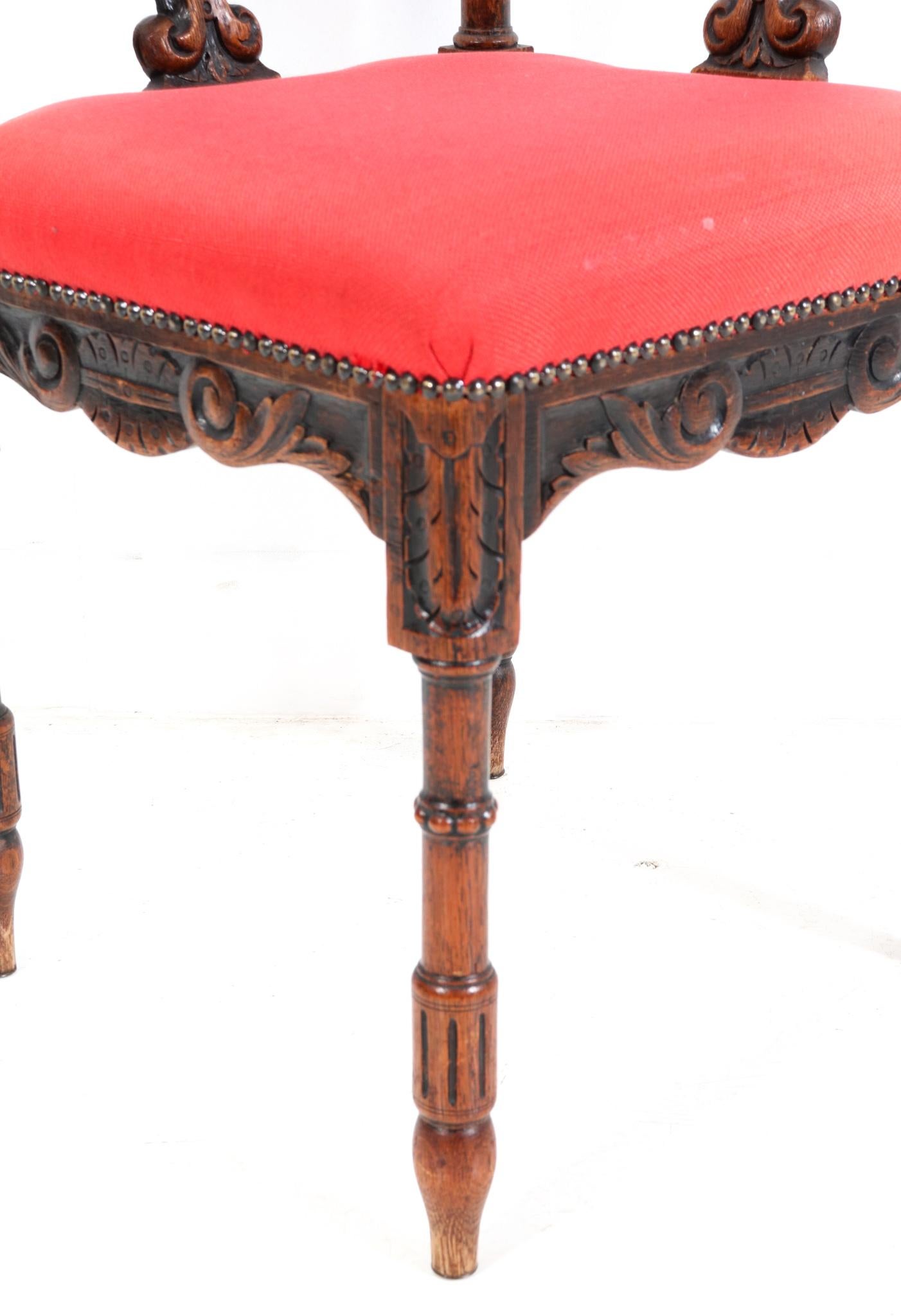 Fauteuil d'angle en chêne sculpté de style néo-renaissance française, années 1890 en vente 2