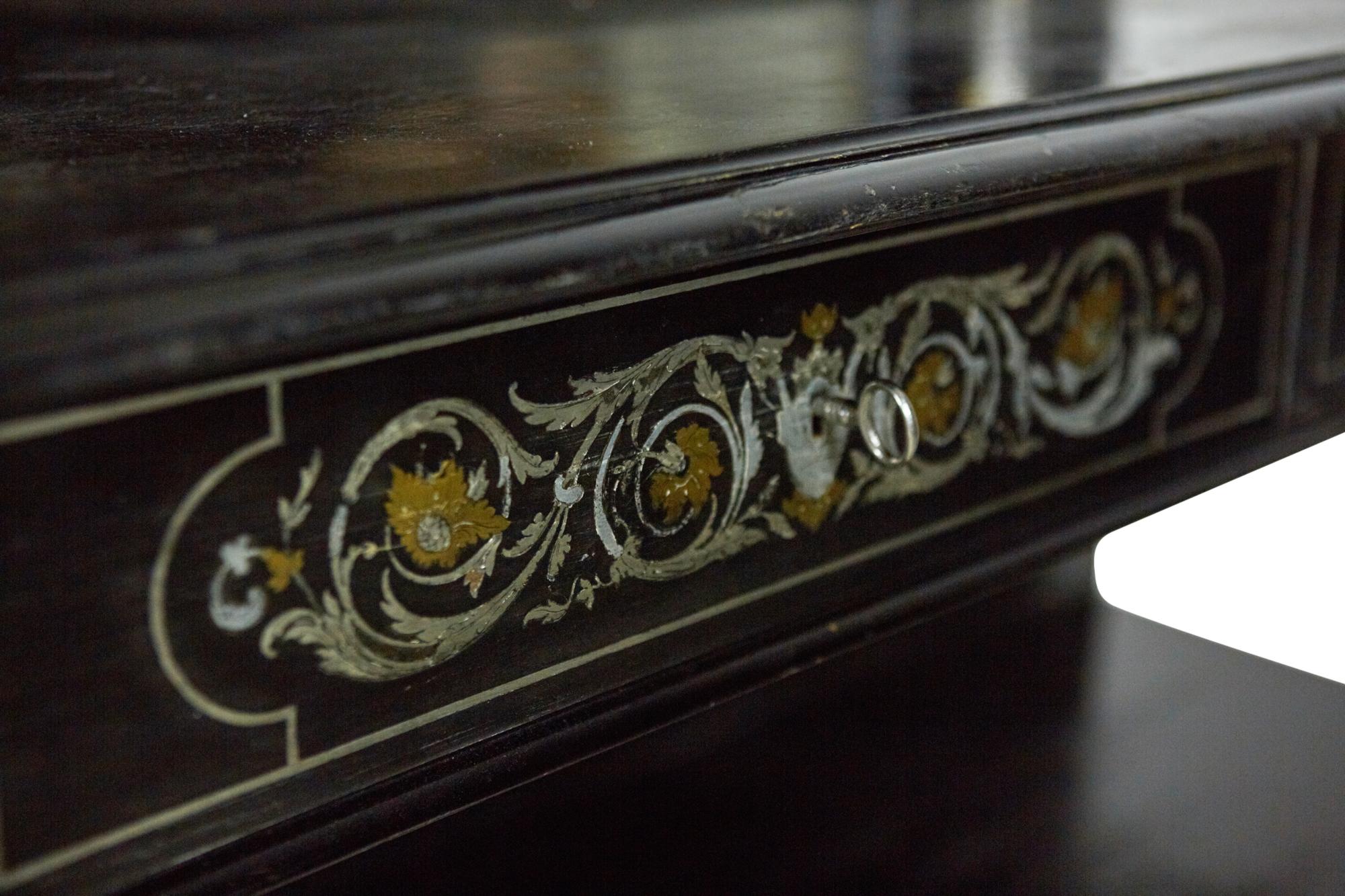 French Renaissance Style 19th Century Inlaid Mirrored Hall Table For Sale 4