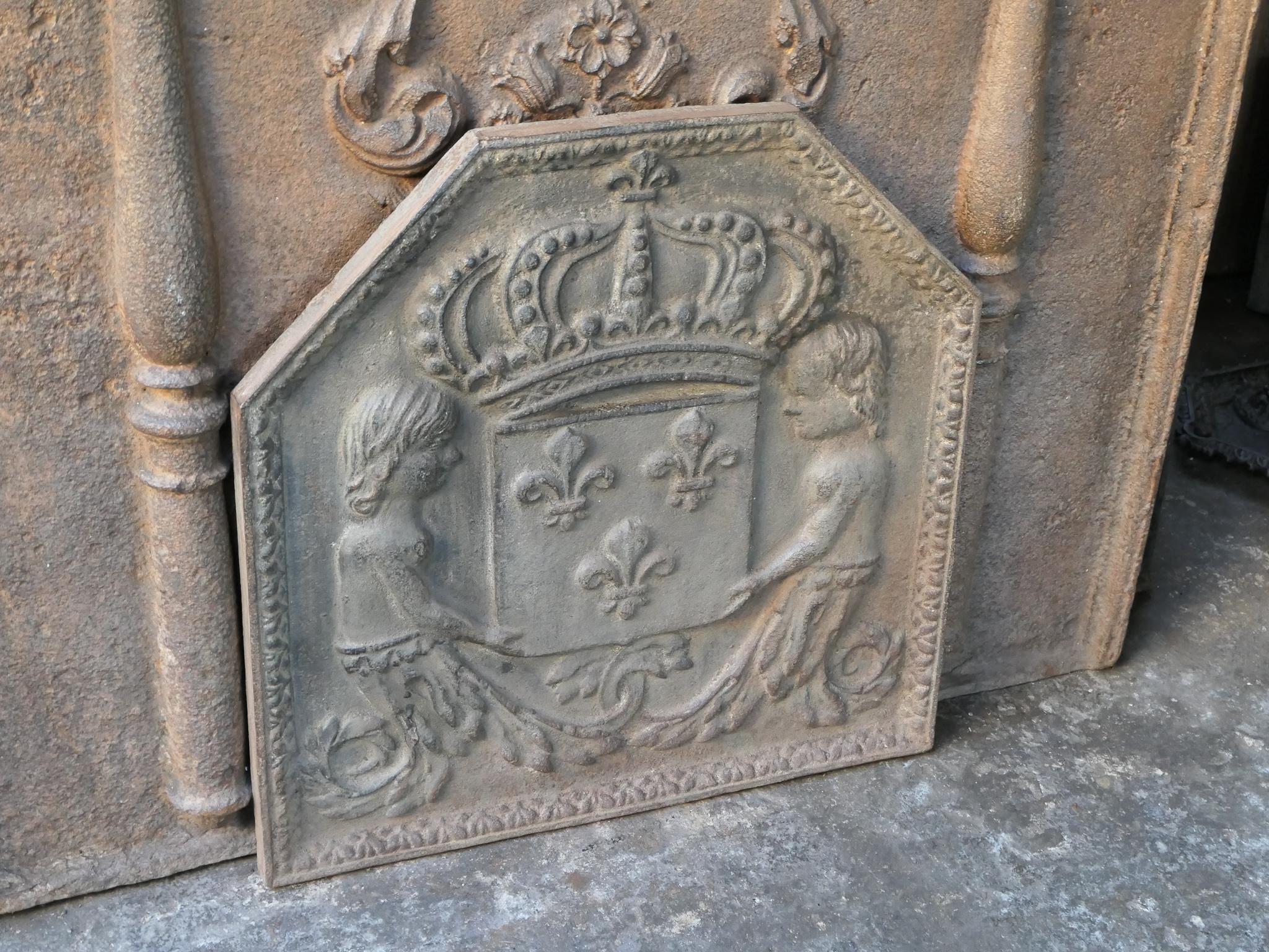 French Renaissance Style 'Arms of France' Fireback / Backsplash In Good Condition For Sale In Amerongen, NL