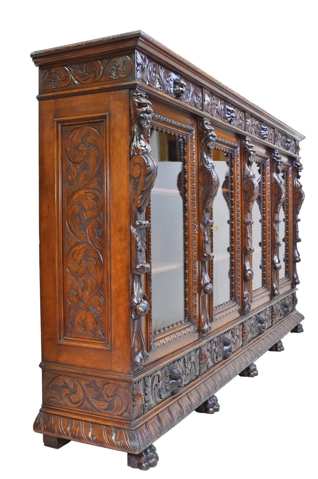 French Renaissance-Style Bookcase in Walnut with Original Glass, circa 1900 4